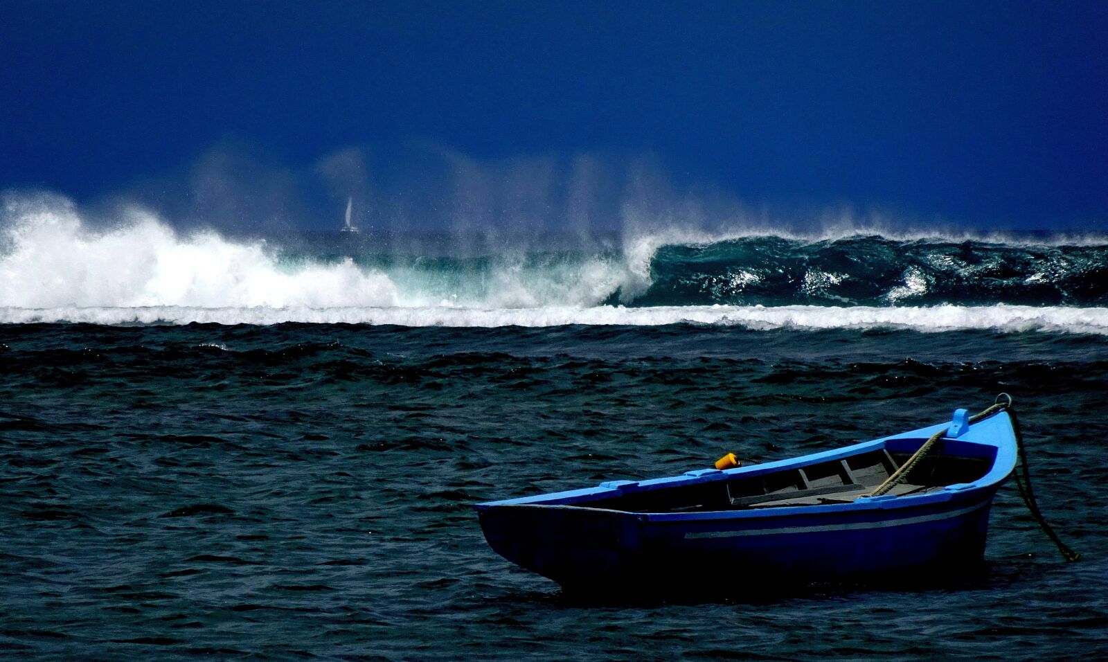 Sony Cyber-shot DSC-WX350 sample photo. Wave, boat, sea photography