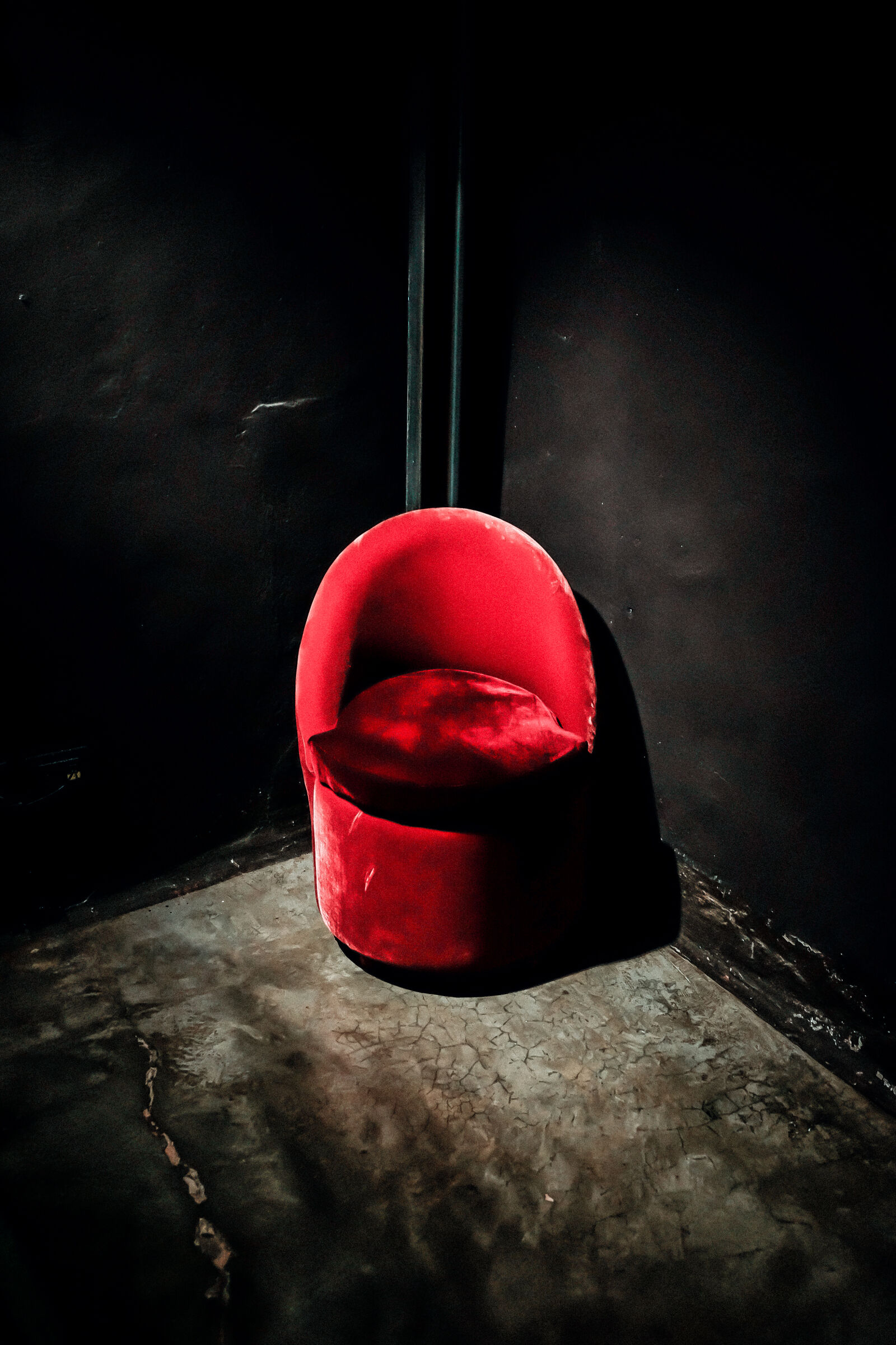 Fujifilm X-E2 sample photo. Red, chair, coach, sofa photography