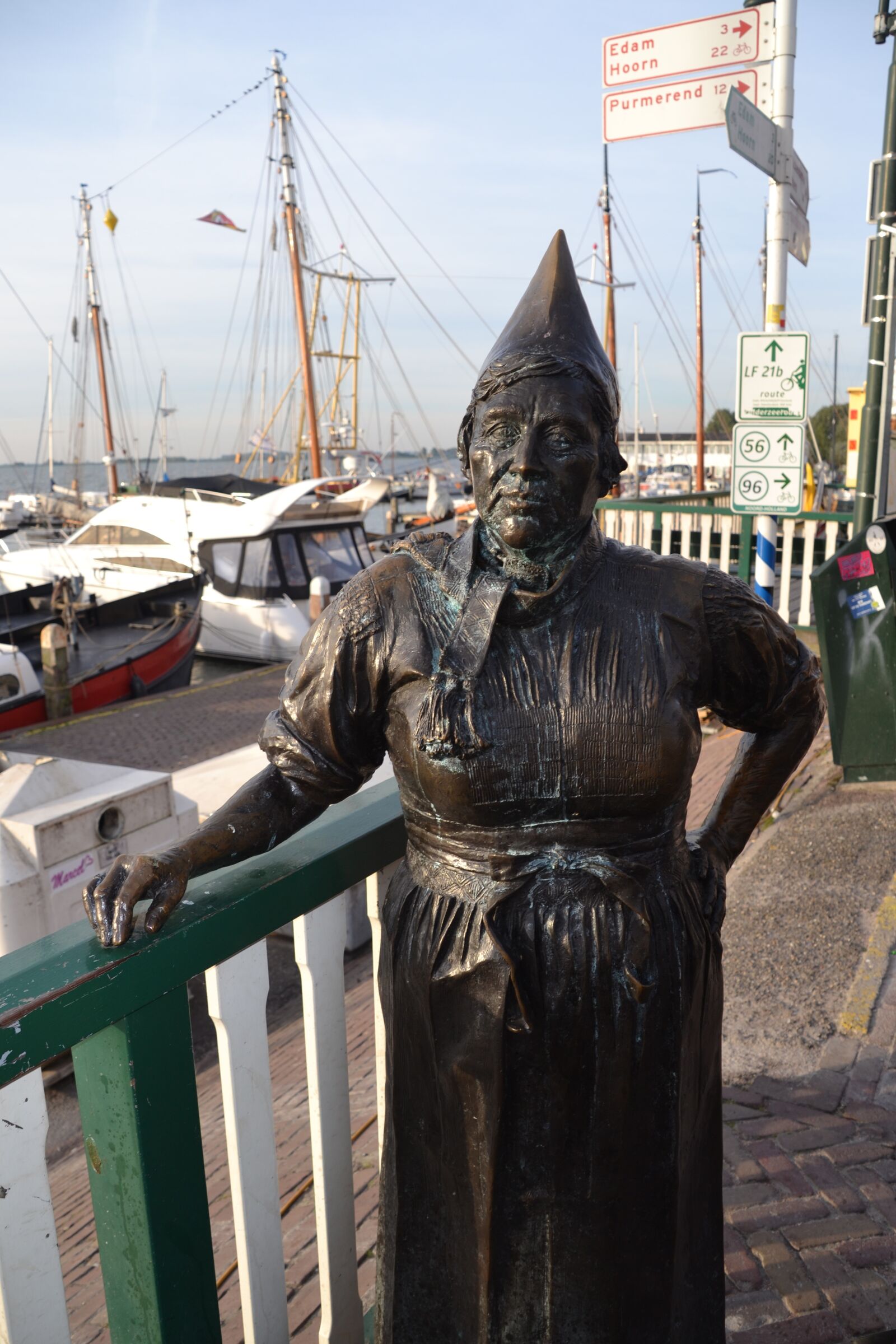 Nikon D3100 sample photo. Person, sculpture, volendam photography
