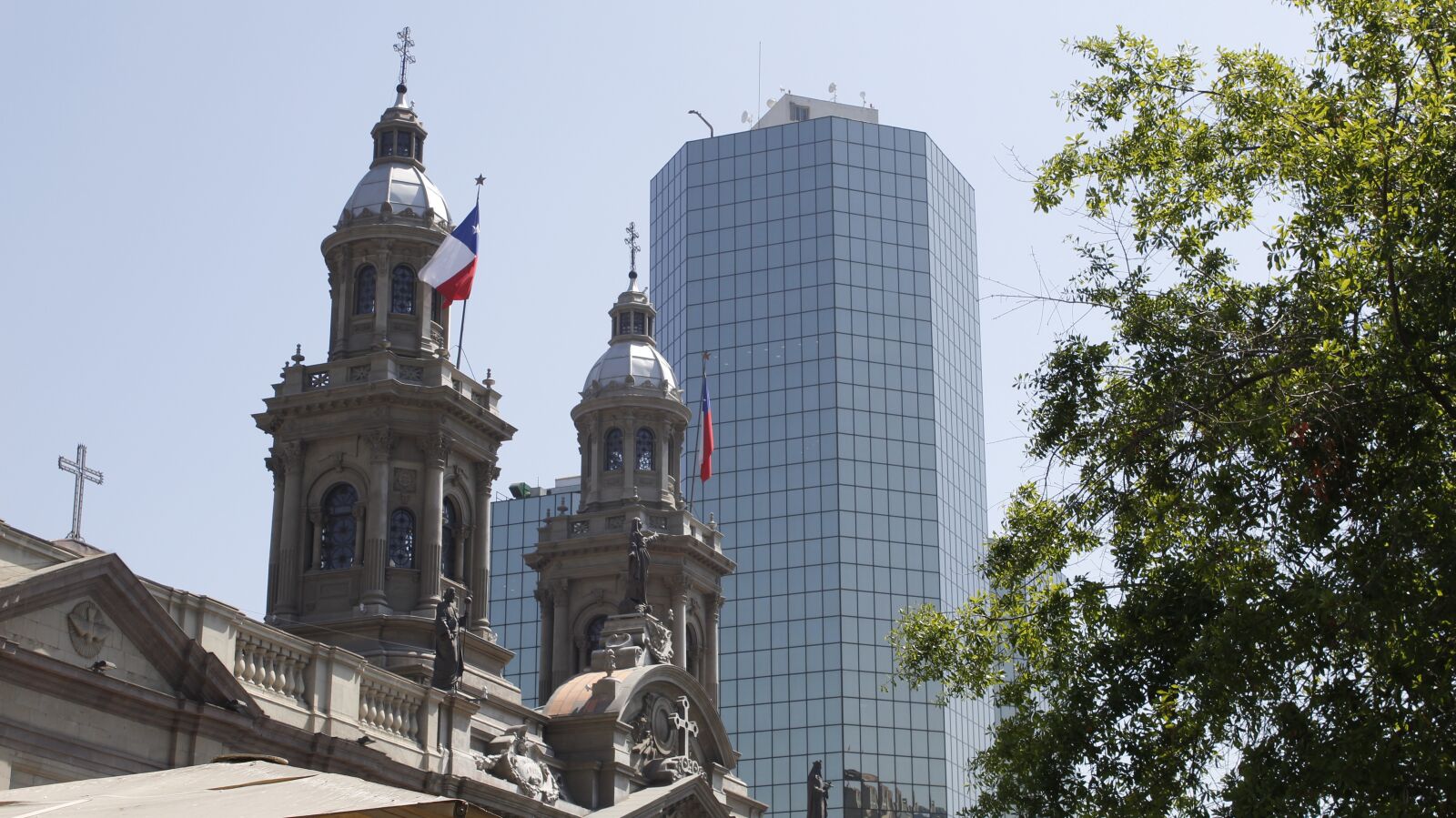 Canon EOS 1300D (EOS Rebel T6 / EOS Kiss X80) sample photo. Building, santiago, chile photography
