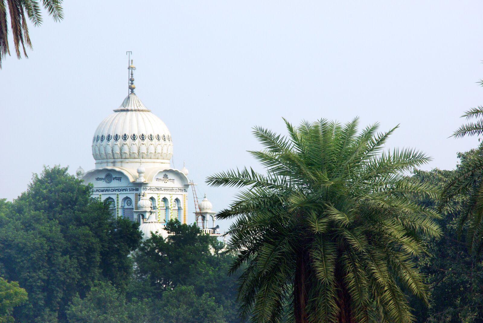 Pentax K200D sample photo. Delhi, mausoleum, air pollution photography