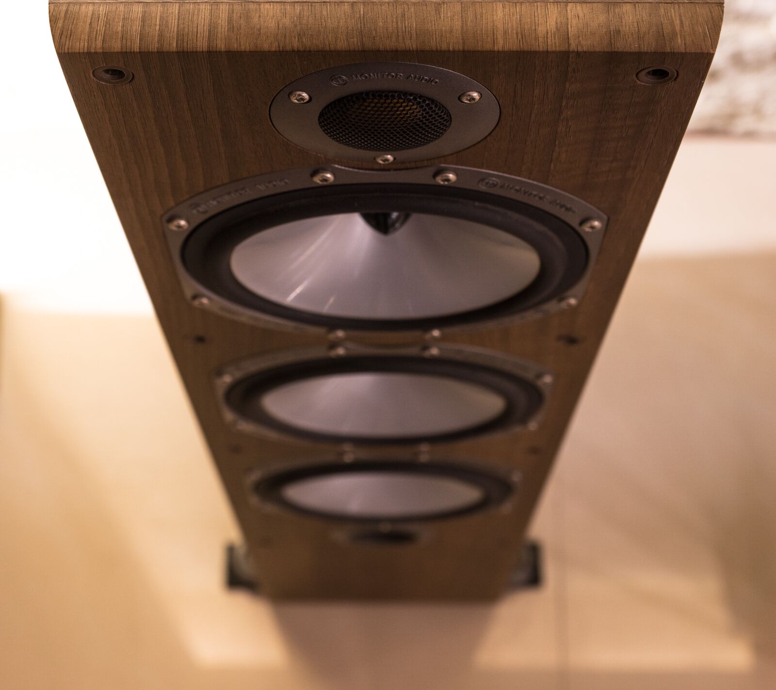 Sony DT 16-50mm F2.8 SSM sample photo. Column, loudspeaker, speaker photography