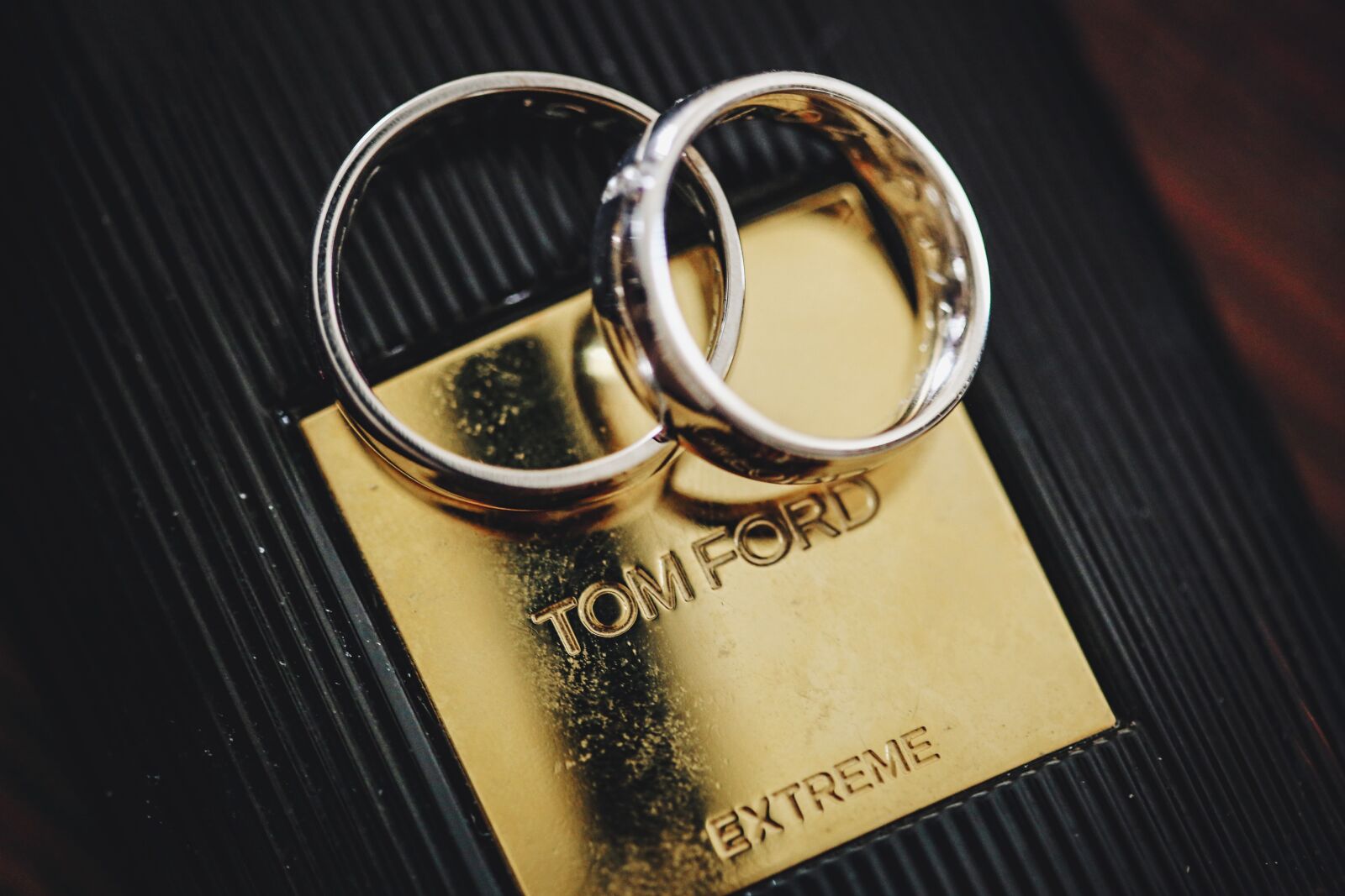 Canon EF 100mm F2.8 Macro USM sample photo. Platinum, wedding ring, elegant photography