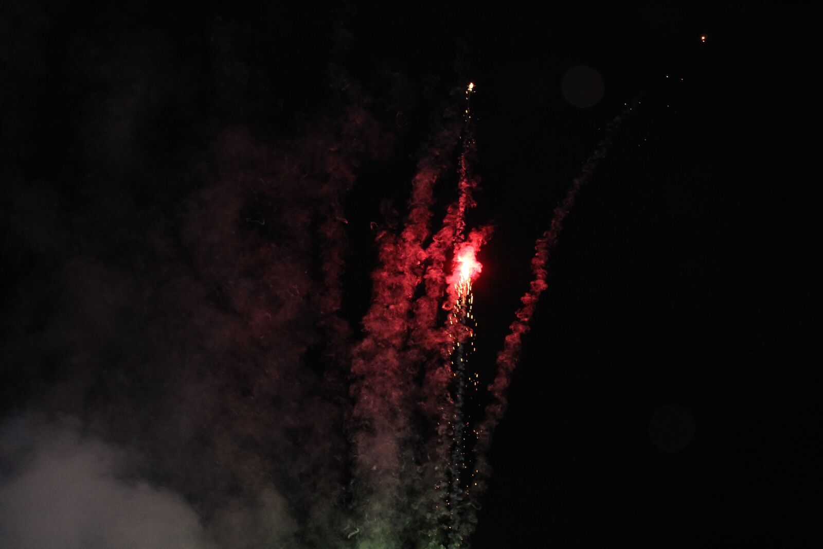 Canon EOS 1300D (EOS Rebel T6 / EOS Kiss X80) sample photo. Fireworks, 4th, fun photography
