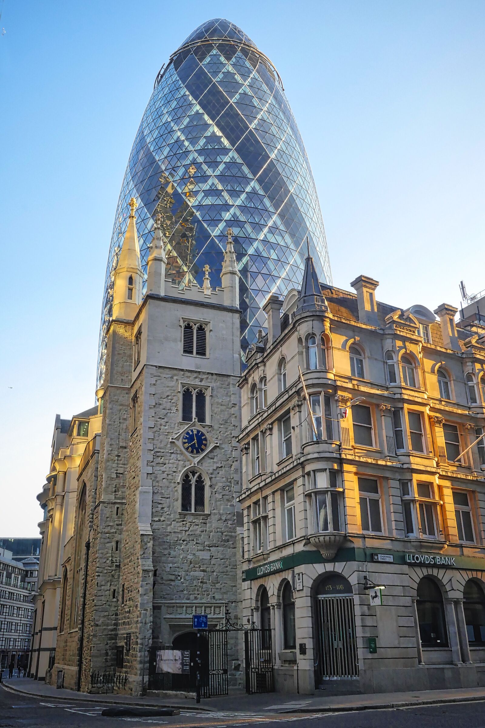 Panasonic Lumix DMC-GX8 sample photo. London, england, mirroring photography