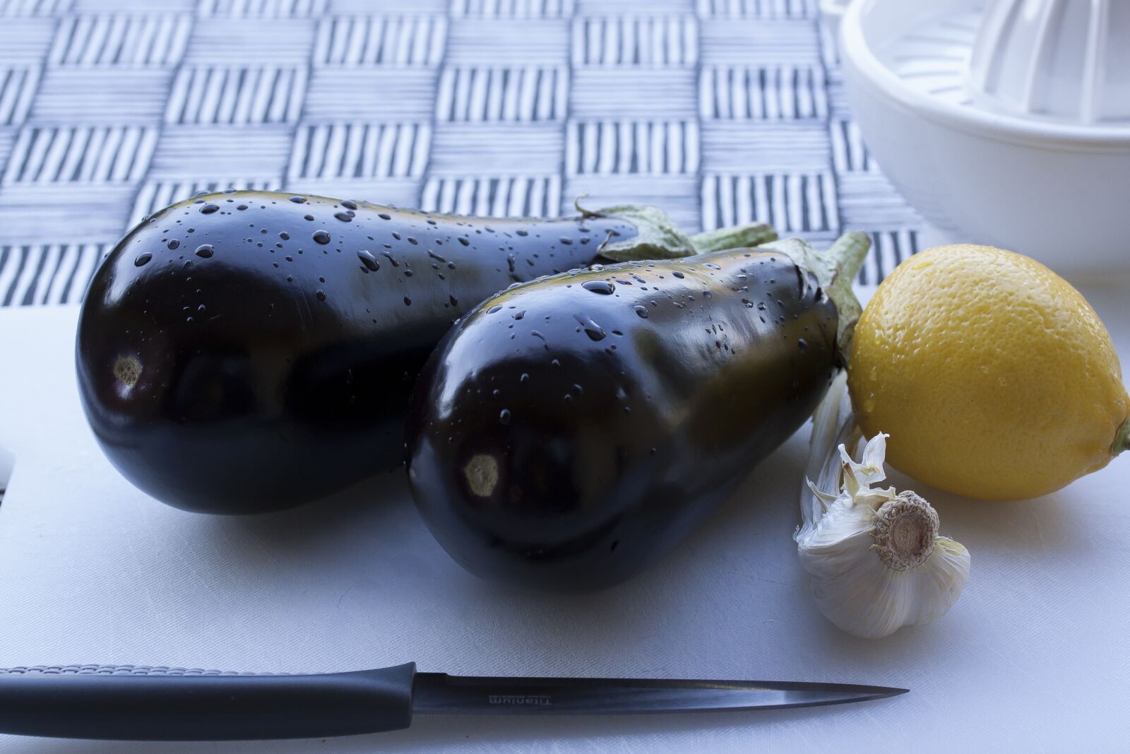 Canon EOS 50D sample photo. Eggplant, lemon, garlic photography