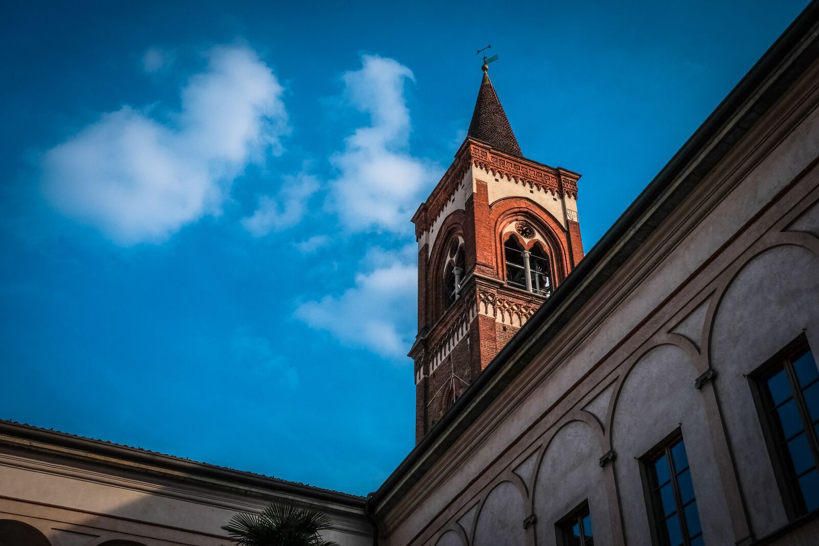 Fujifilm XF 18-135mm F3.5-5.6 R LM OIS WR sample photo. Architecture, building, blue photography