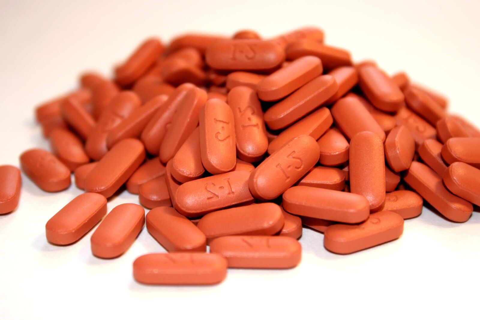 f/3.5-5.6 IS sample photo. Diet supplements, minerals, vitamins photography