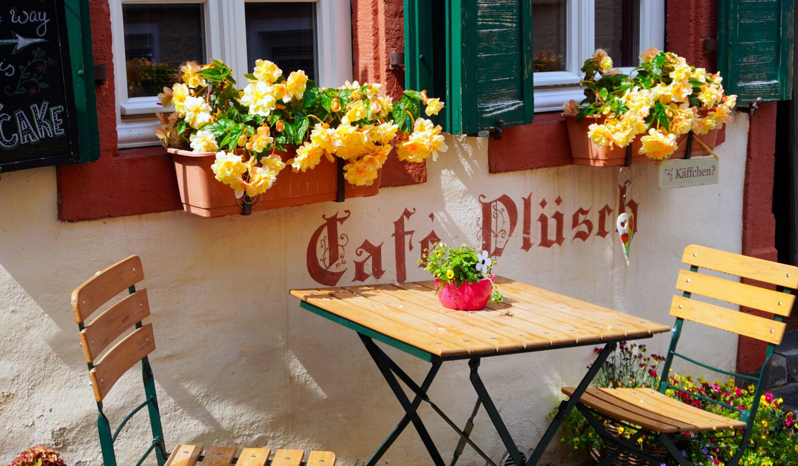 Sony a6400 sample photo. Cafe, table, chairs photography