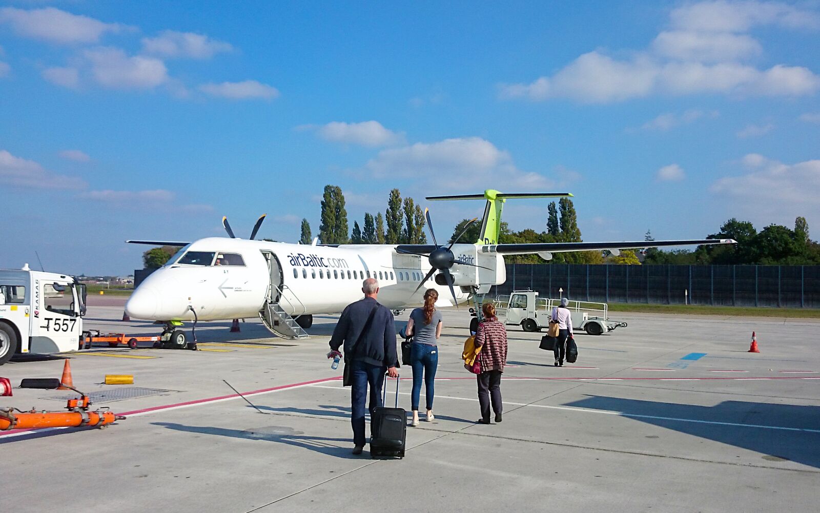 Sony Xperia Z1 Compact sample photo. Aircraft, airport, flying photography