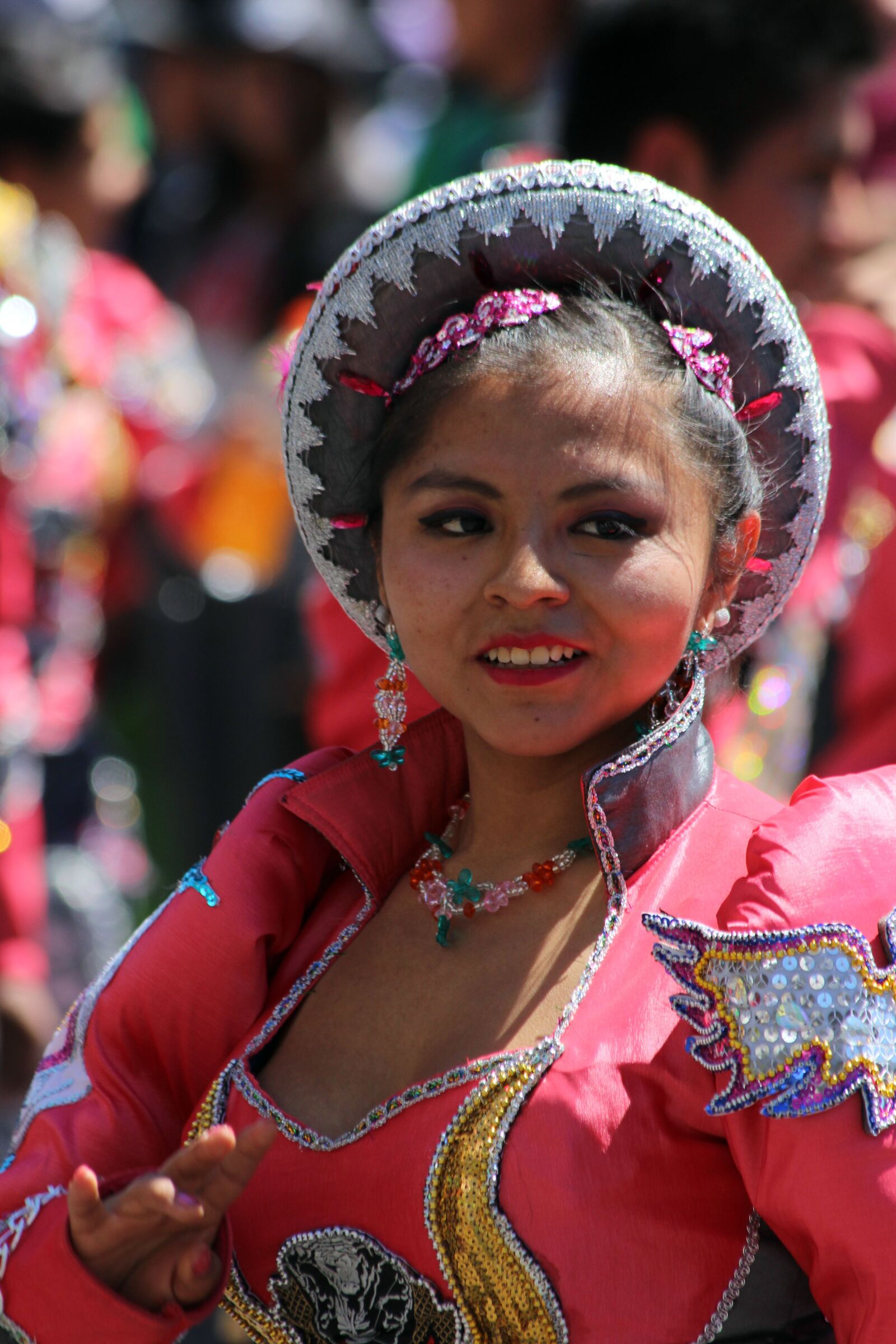 Canon EOS 700D (EOS Rebel T5i / EOS Kiss X7i) + Canon EF 70-300mm F4-5.6 IS USM sample photo. Dancer, peru, red photography