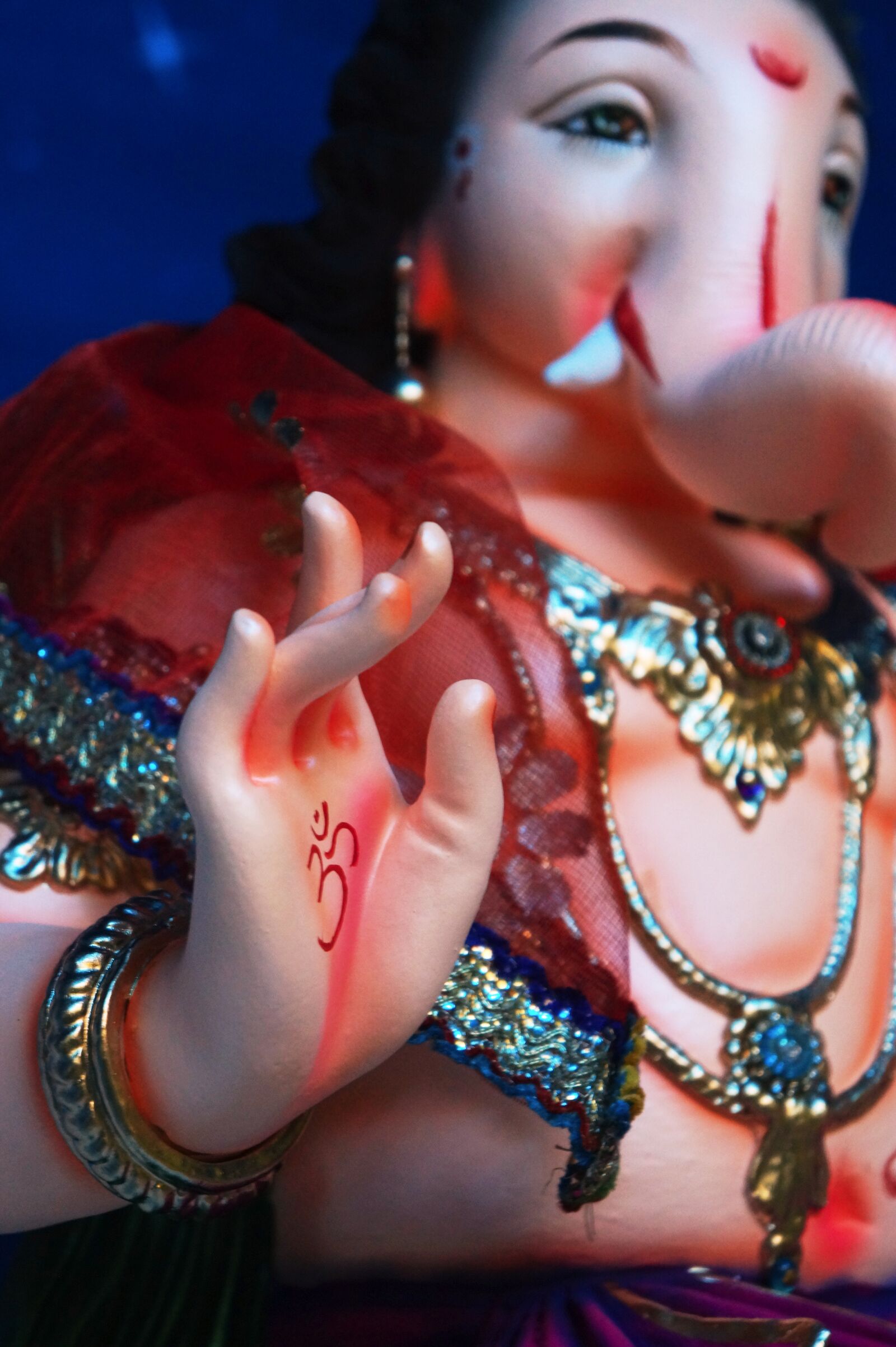 Sony Alpha a3000 + Sony E 18-55mm F3.5-5.6 OSS sample photo. God, love, ganesh photography