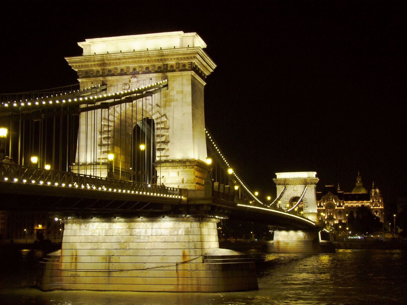 Fujifilm FinePix S100fs sample photo. Chain-bridge, at night, danube photography