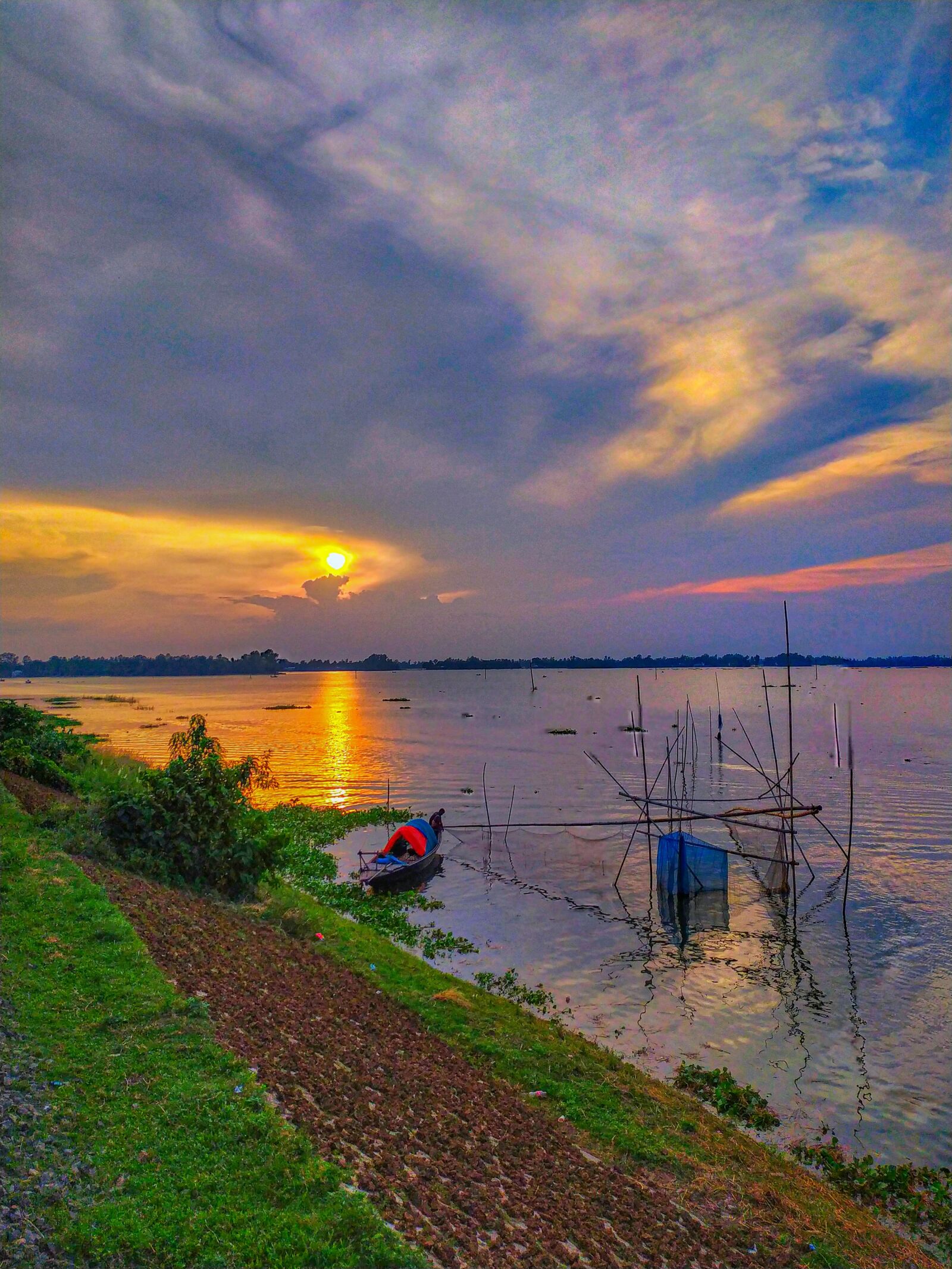 Xiaomi Redmi Note 7 sample photo. Sunlight, boat, natural beauty photography