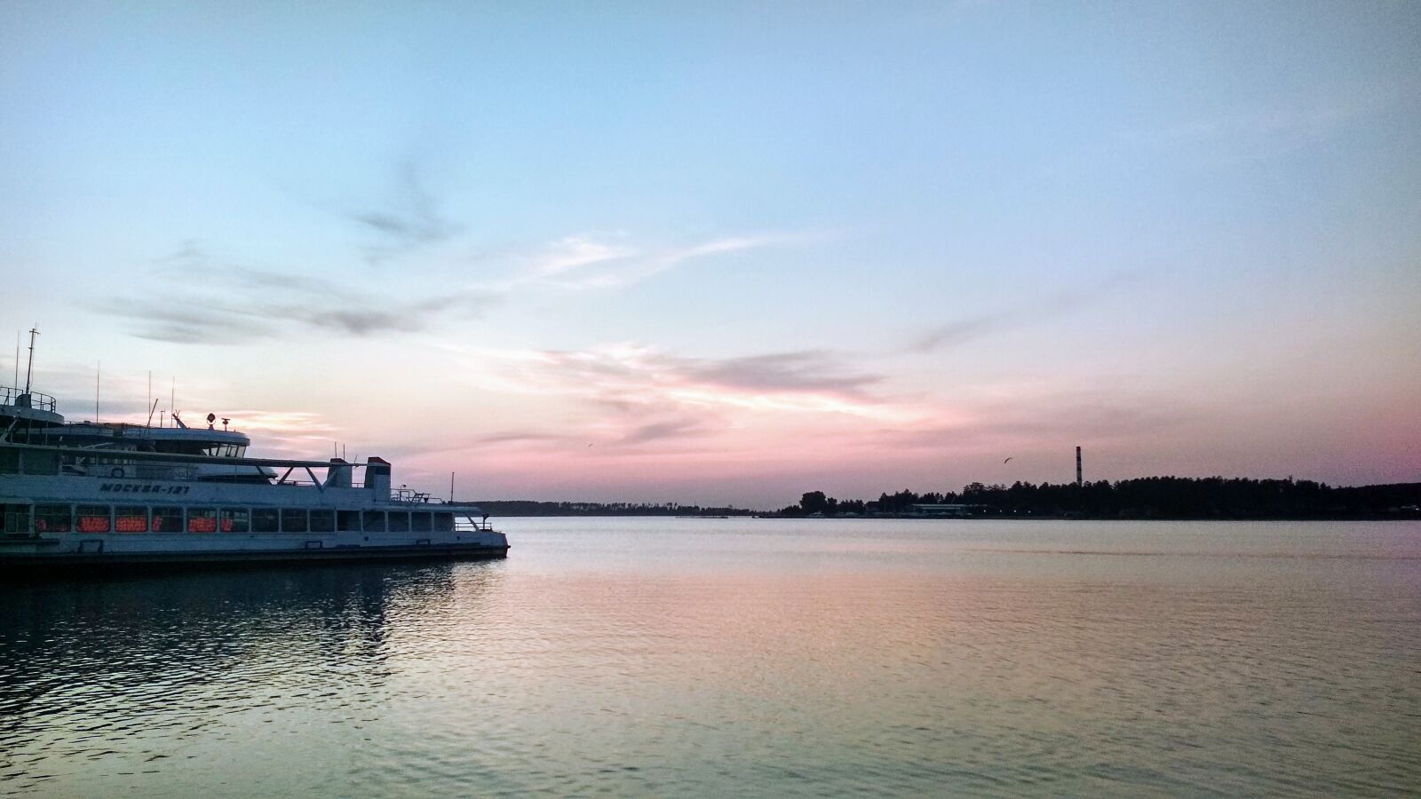 Xiaomi Redmi 4X sample photo. Boat, pink, water photography