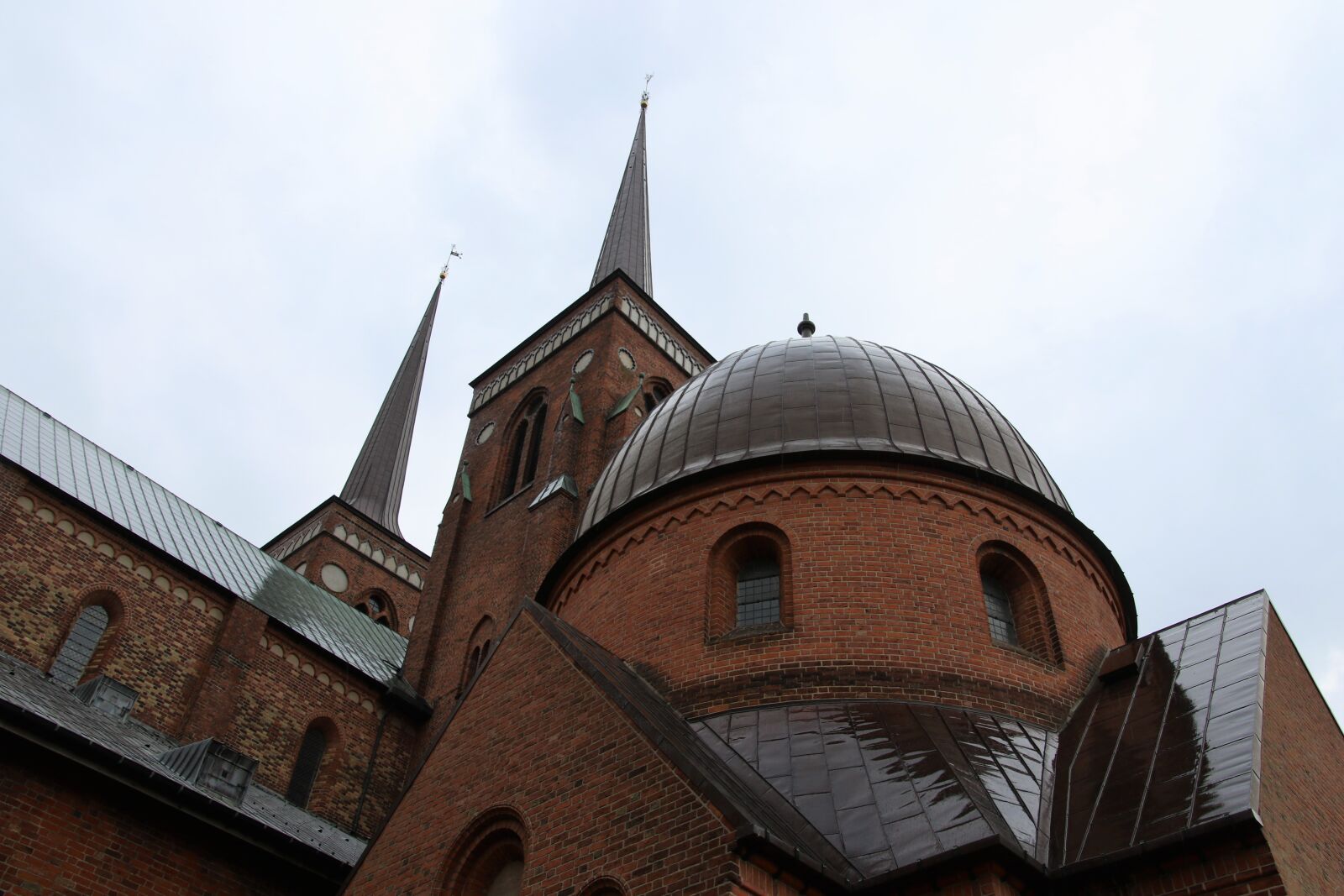 Canon EOS 7D Mark II sample photo. Arched, window, bricks, cathedral photography