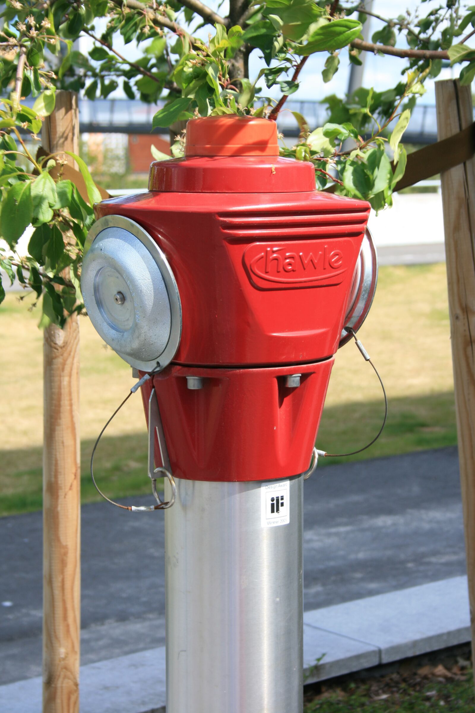 Canon EOS 400D (EOS Digital Rebel XTi / EOS Kiss Digital X) sample photo. Fire hydrant, three, grass photography