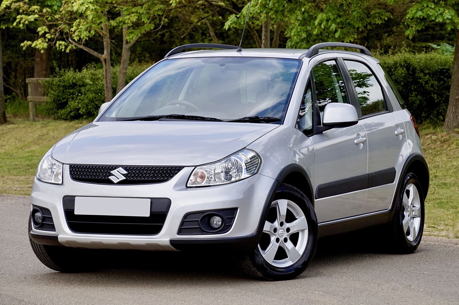 Sony Alpha a5000 (ILCE 5000) sample photo. Suzuki sx4, car, auto photography