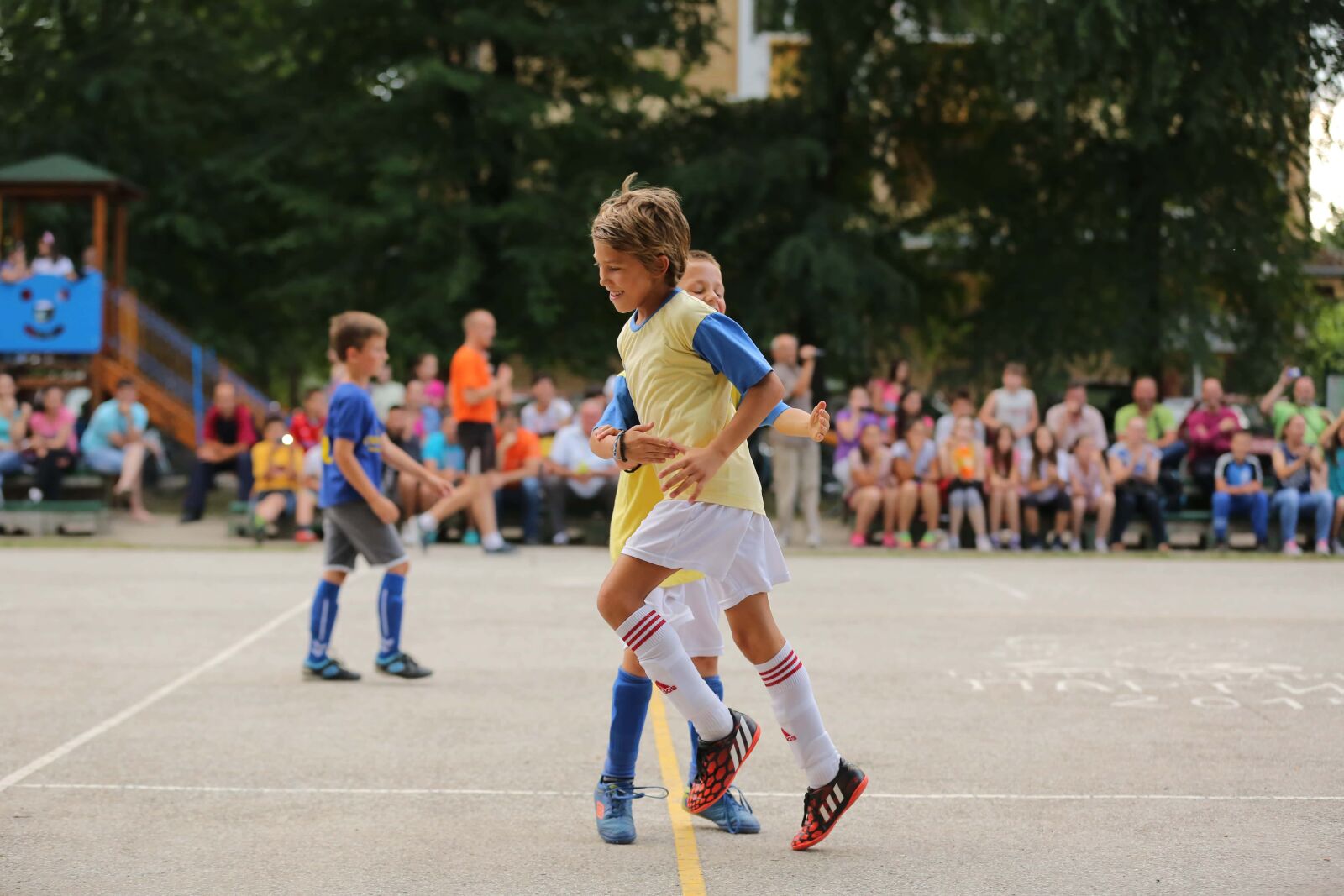 Canon EOS 5D Mark III sample photo. Soccer, hug, football player photography