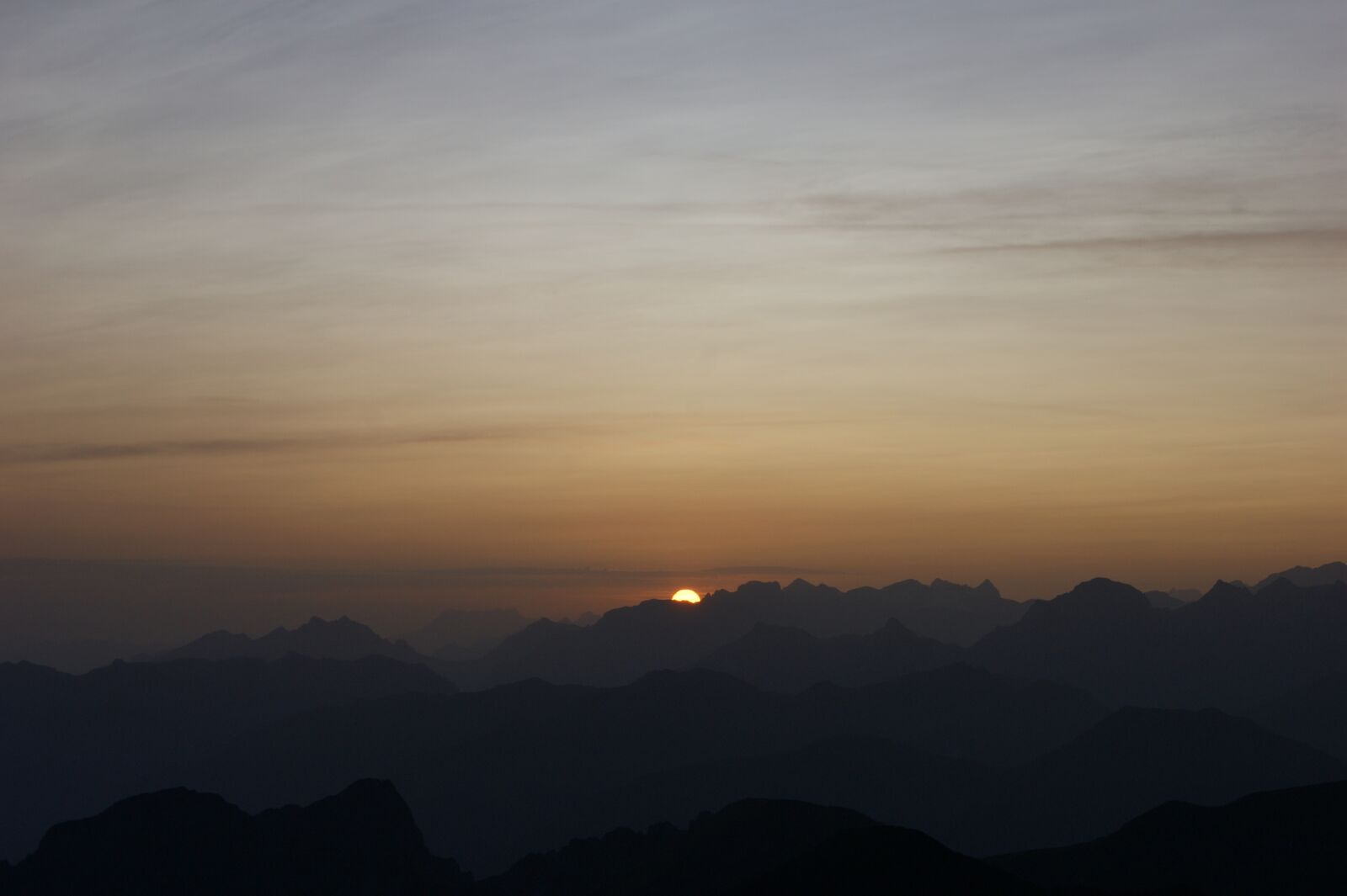 Sony Alpha DSLR-A290 sample photo. Sunrise, red horn, morgenstimmung photography