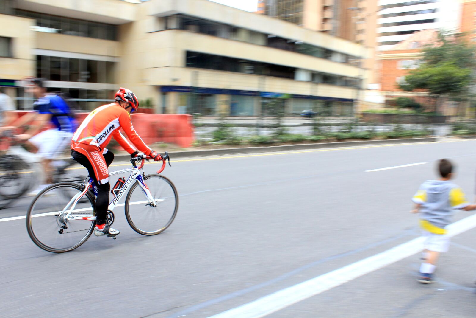 Canon EOS 1200D (EOS Rebel T5 / EOS Kiss X70 / EOS Hi) sample photo. Cycling, sport, bogotá photography