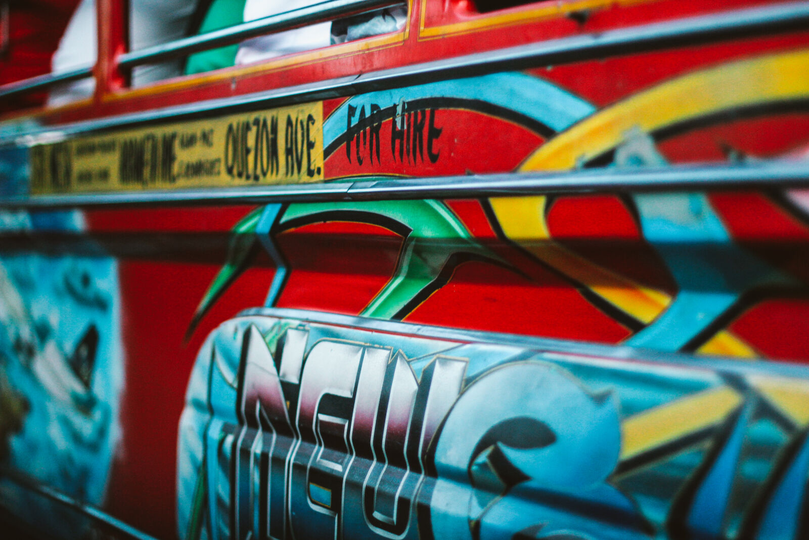 Canon EOS 600D (Rebel EOS T3i / EOS Kiss X5) + Canon EF 50mm F1.4 USM sample photo. Art, jeep, public, transportation photography