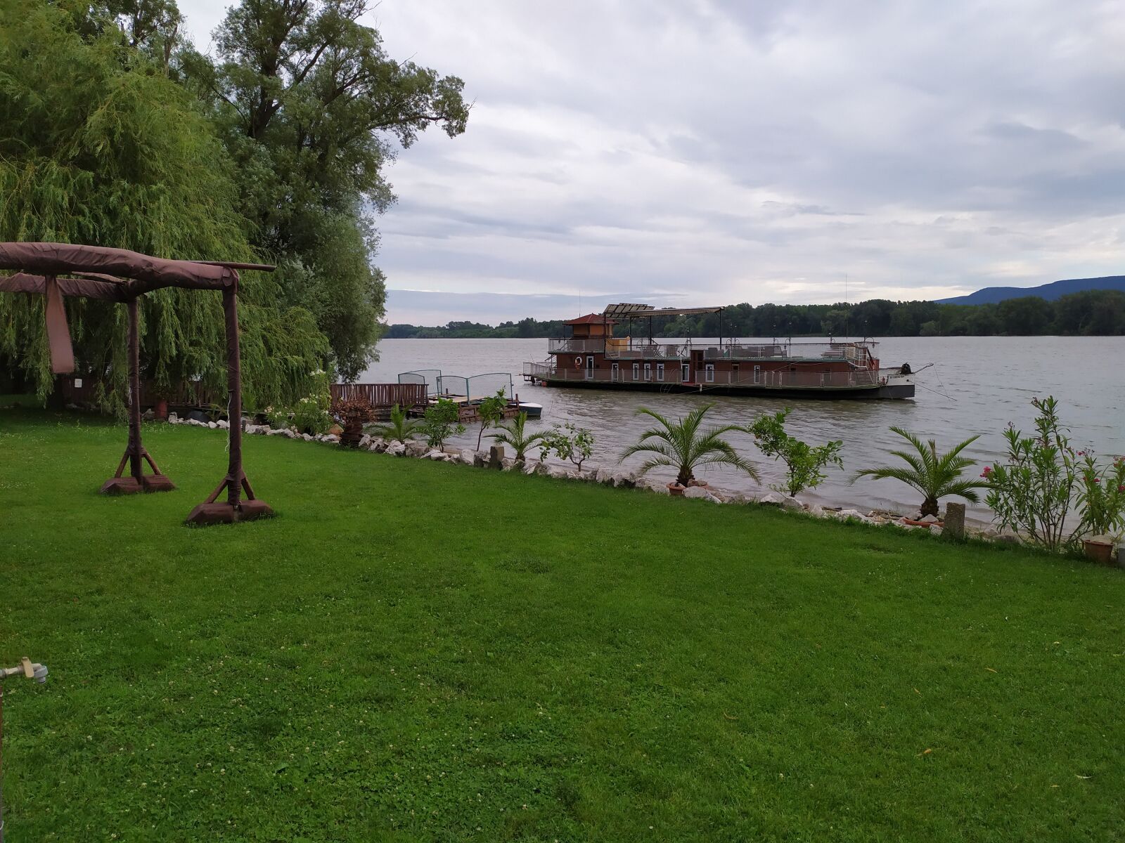 Xiaomi Redmi Note 7 sample photo. Ver ce, danube, danube photography