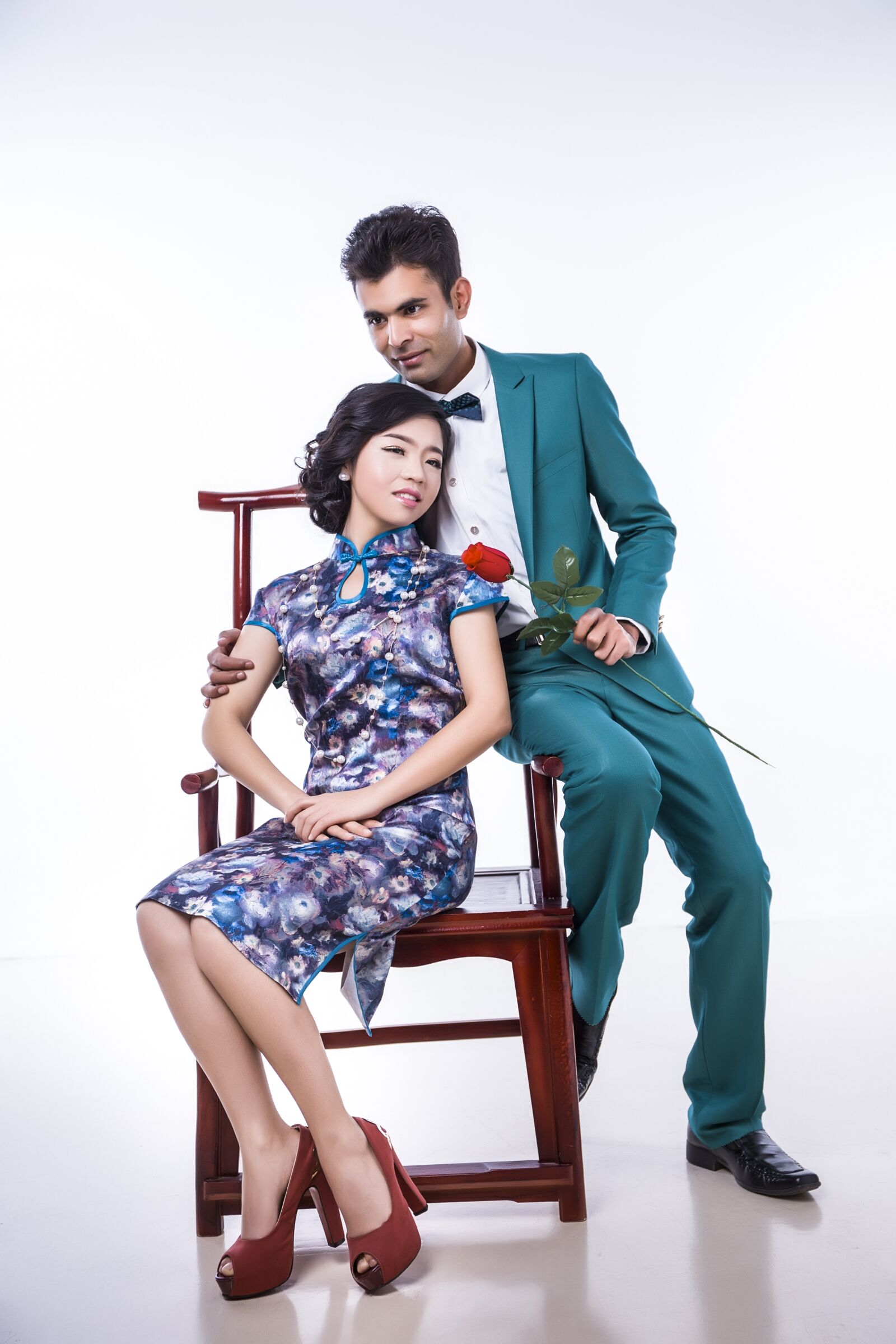 Canon EF 24-70mm F4L IS USM sample photo. Woman, man, people photography