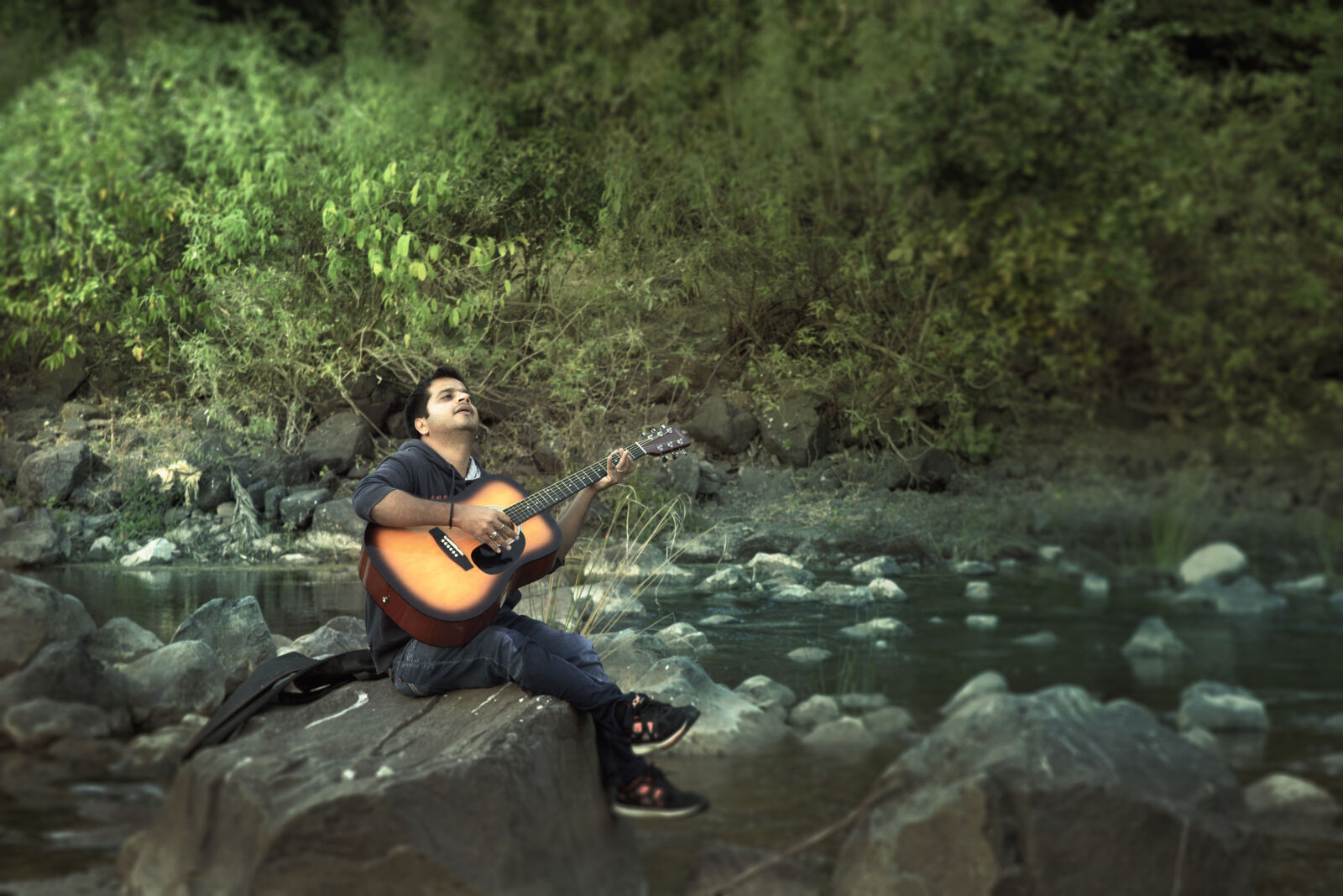 Nikon D5200 sample photo. Boy, guitar, jungle photography