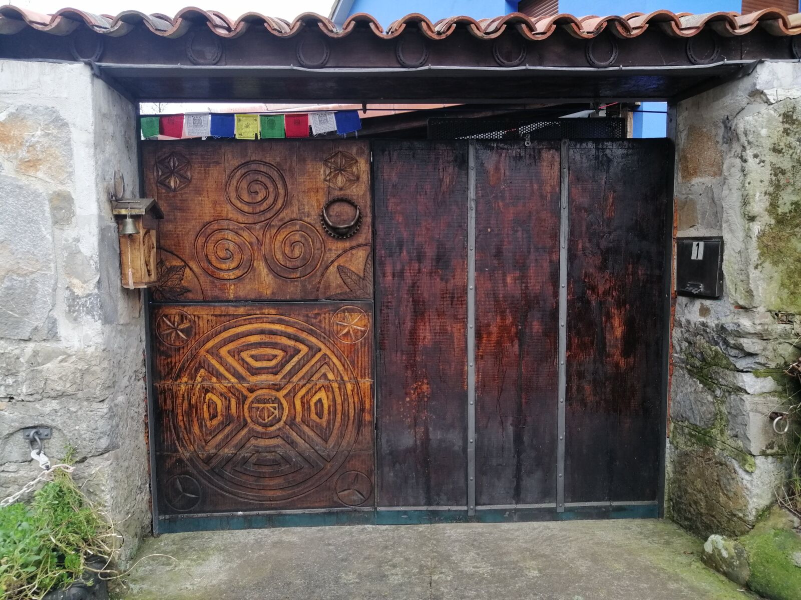 HUAWEI SNE-LX1 sample photo. Door, wood, input photography