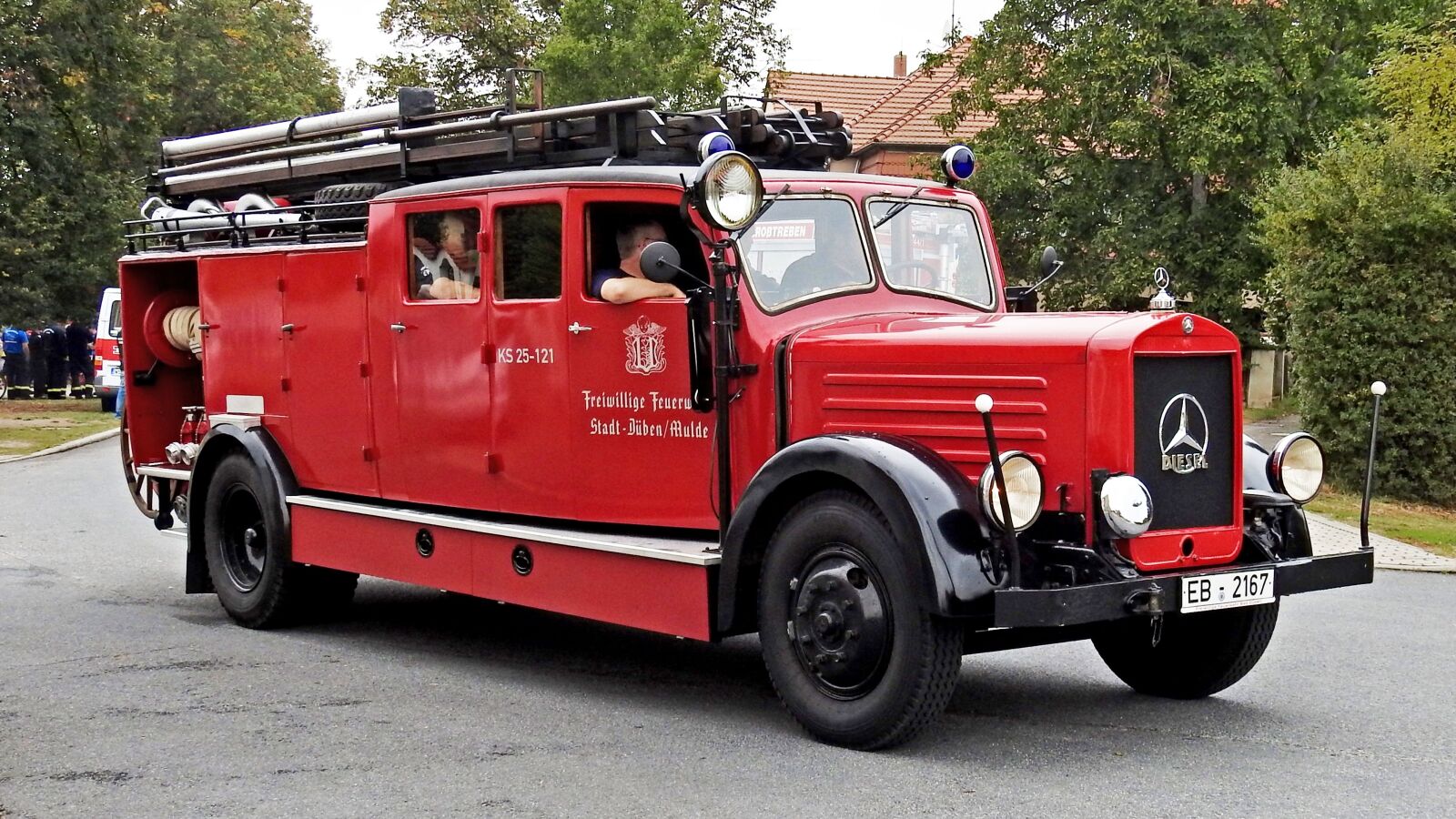 Nikon Coolpix P900 sample photo. Fire truck, fire, historically photography
