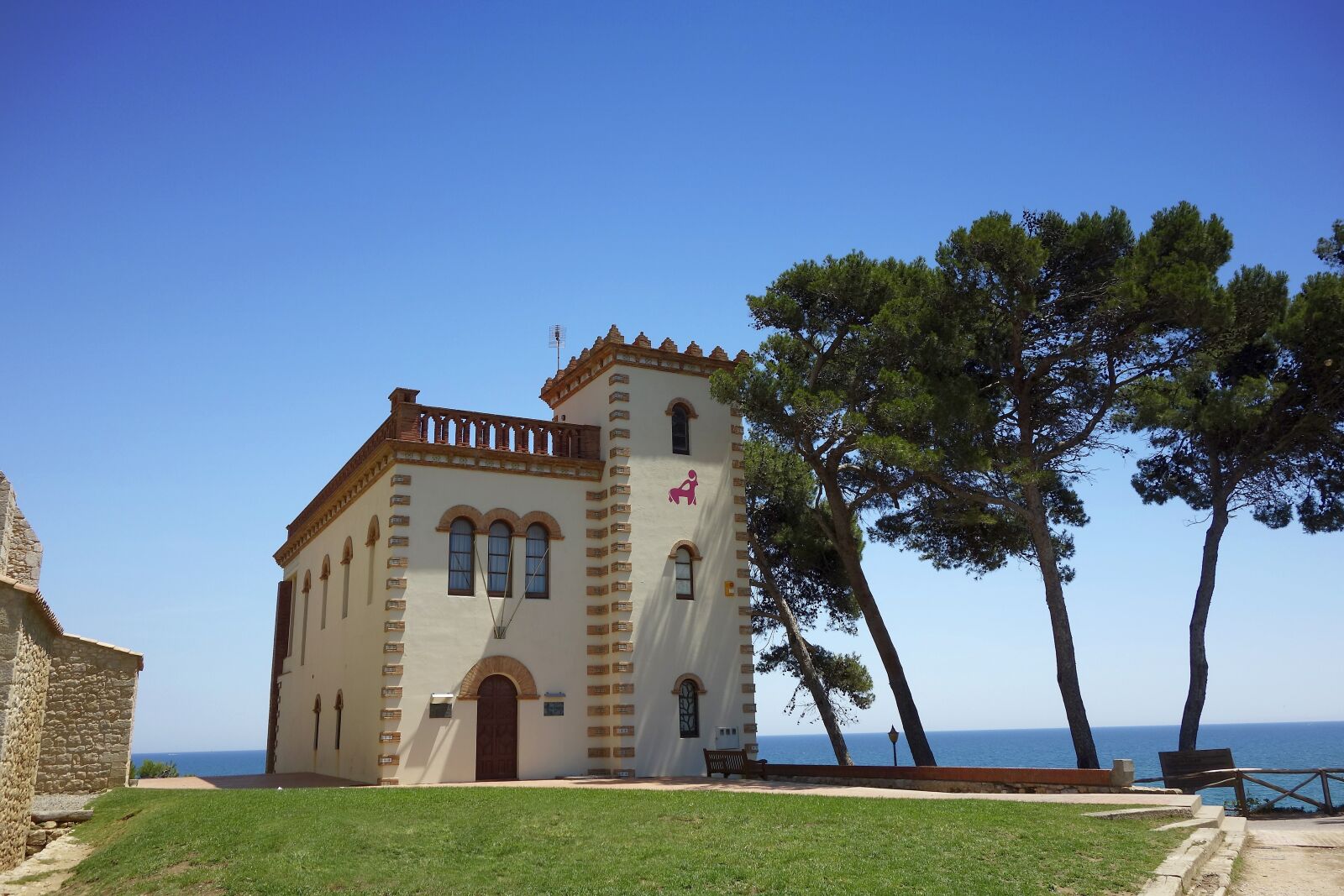 Sony Cyber-shot DSC-RX100 sample photo. Spain, building, sea photography