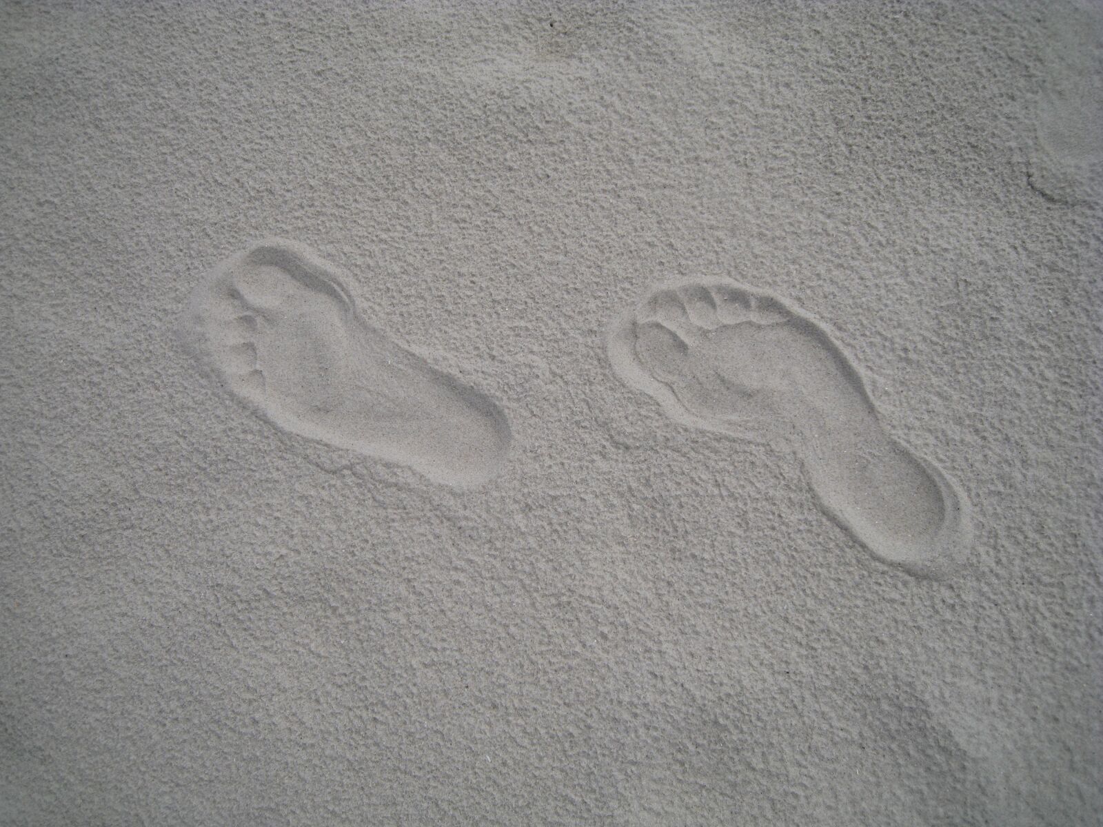 Canon DIGITAL IXUS 960 IS sample photo. Sand, footprints, summer photography