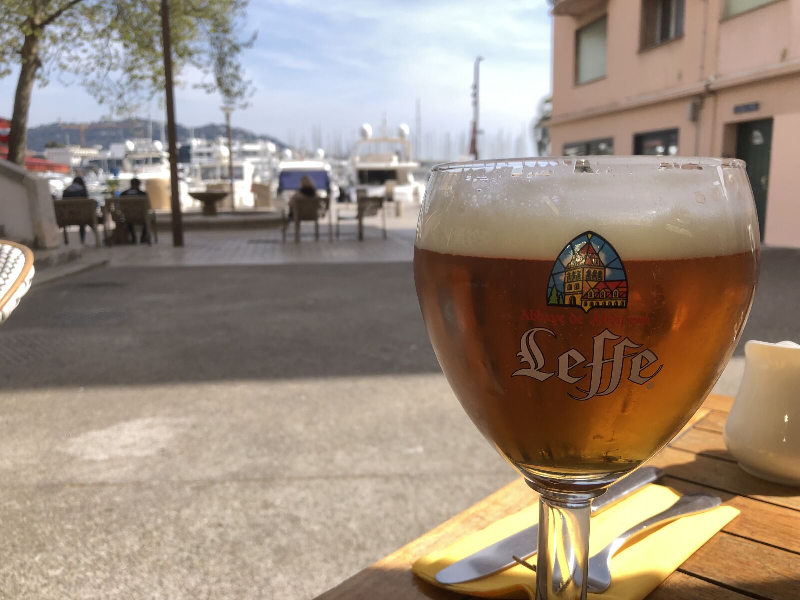 Apple iPhone X + iPhone X back dual camera 4mm f/1.8 sample photo. Beer, leffe, bar photography