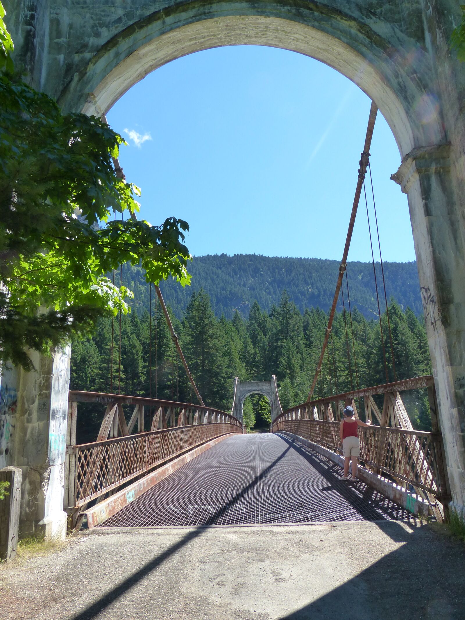Panasonic Lumix DMC-FZ200 sample photo. Alexandra bridge, bridge, building photography