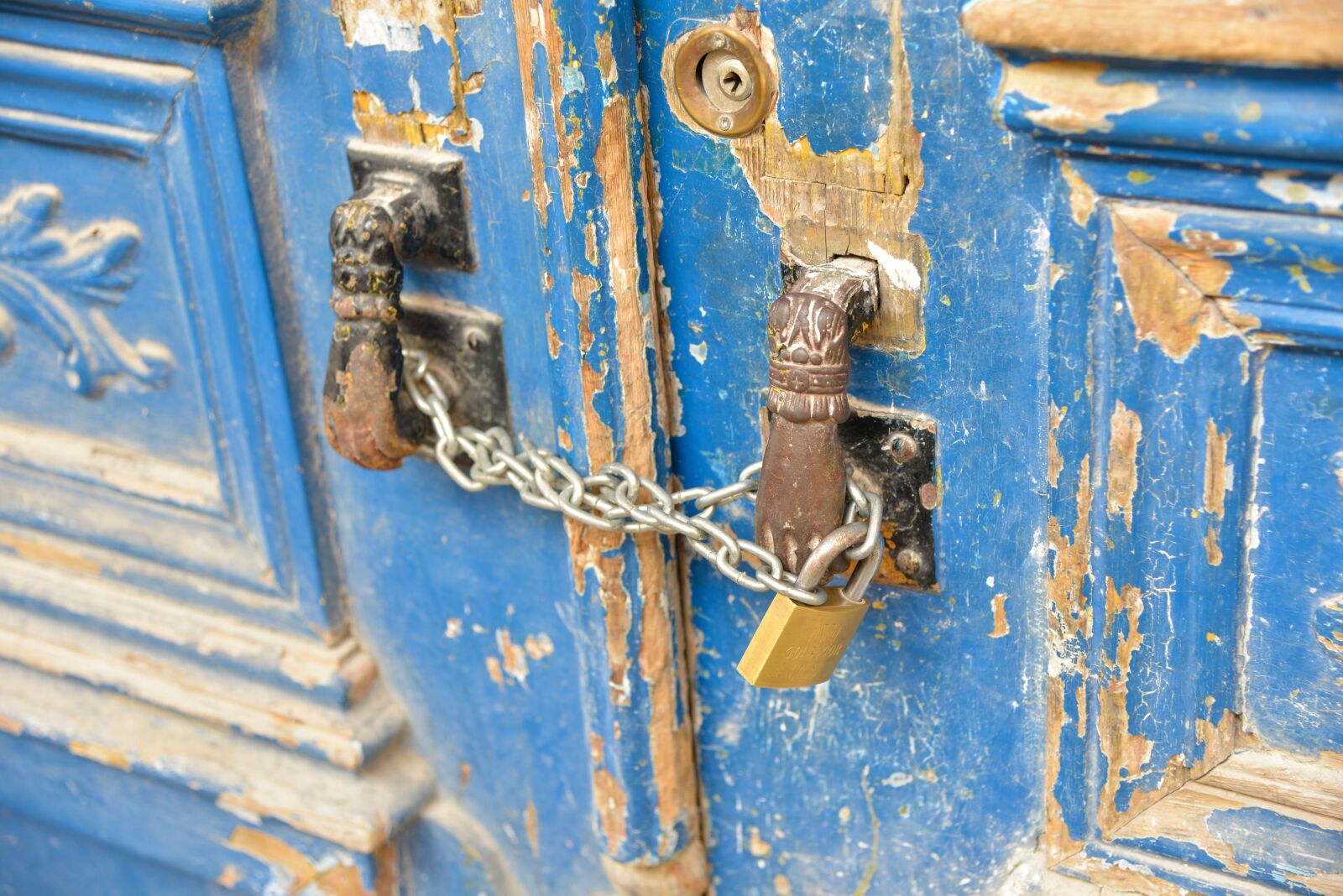 Nikon D600 sample photo. Door lock, building, old photography
