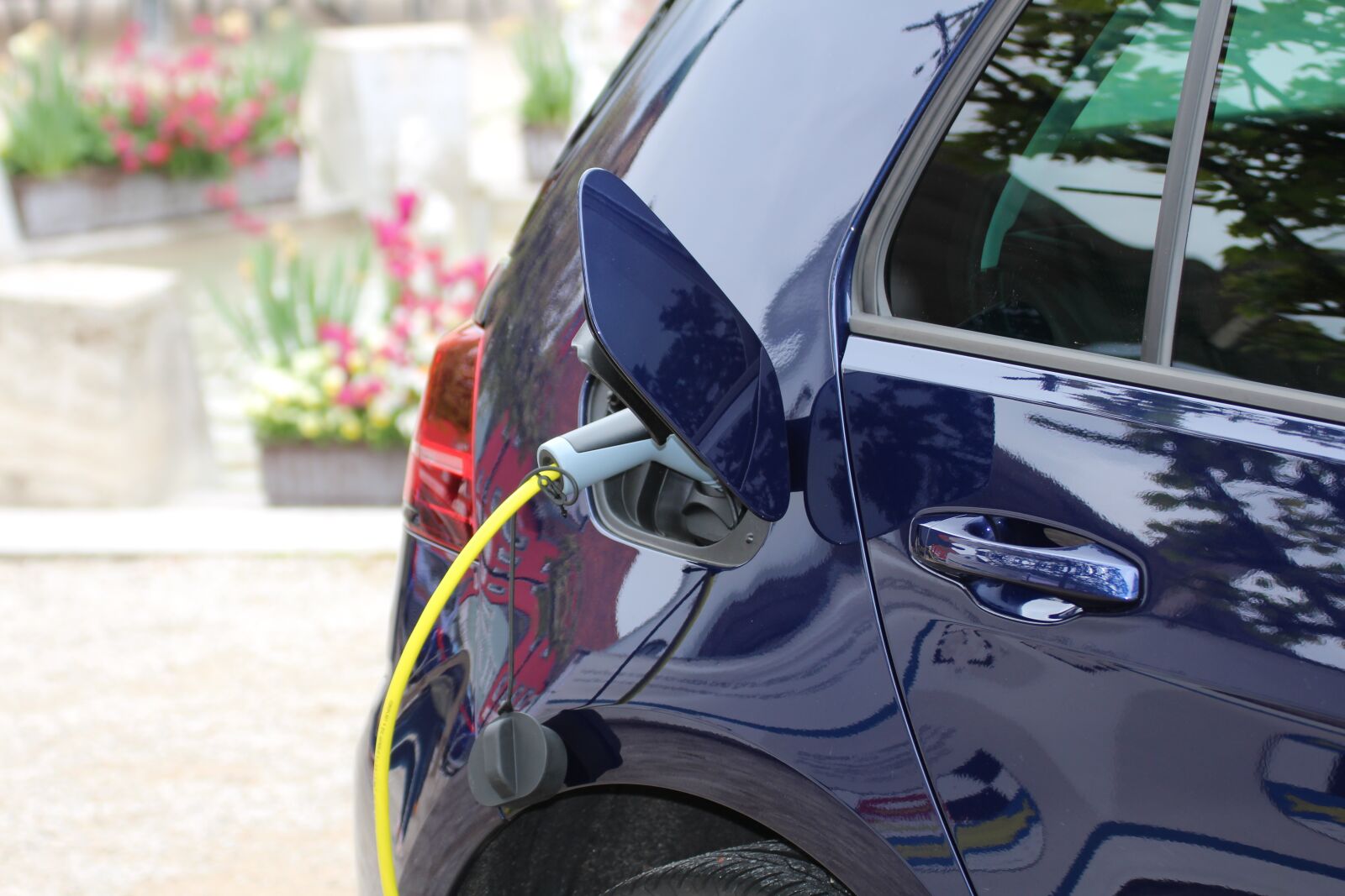 Canon EOS 700D (EOS Rebel T5i / EOS Kiss X7i) sample photo. Electric car, e car photography