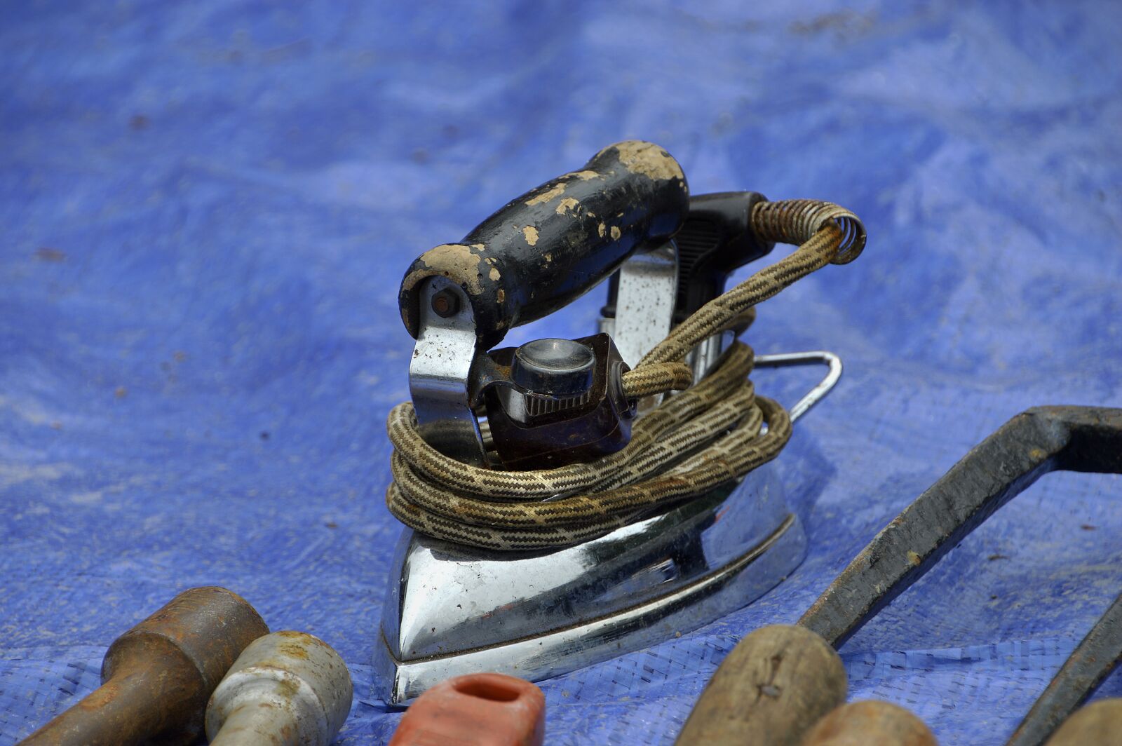 Nikon D3200 sample photo. Iron, ironing, old photography