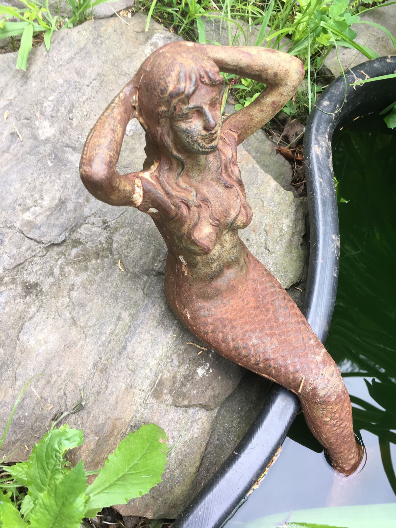 iPhone SE back camera 4.15mm f/2.2 sample photo. Statuary, mermaid, garden photography