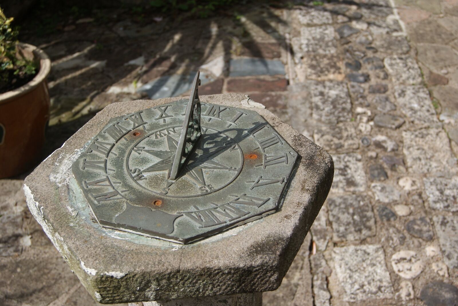 Sony Alpha DSLR-A230 sample photo. Sun dial, sun, dial photography