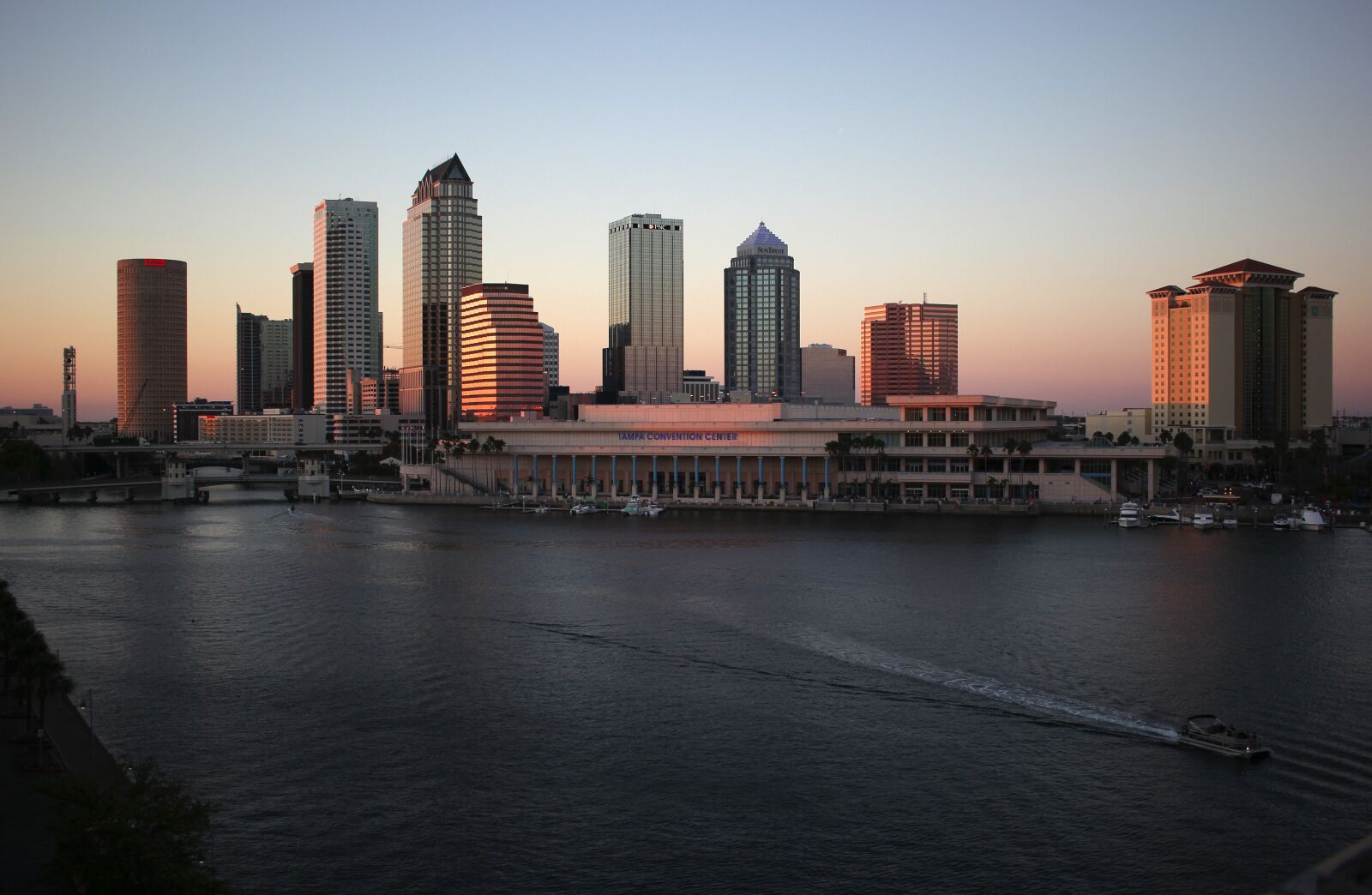 Canon EOS 60D + Canon EF-S 24mm F2.8 STM sample photo. Tampa, skyline, sunset photography