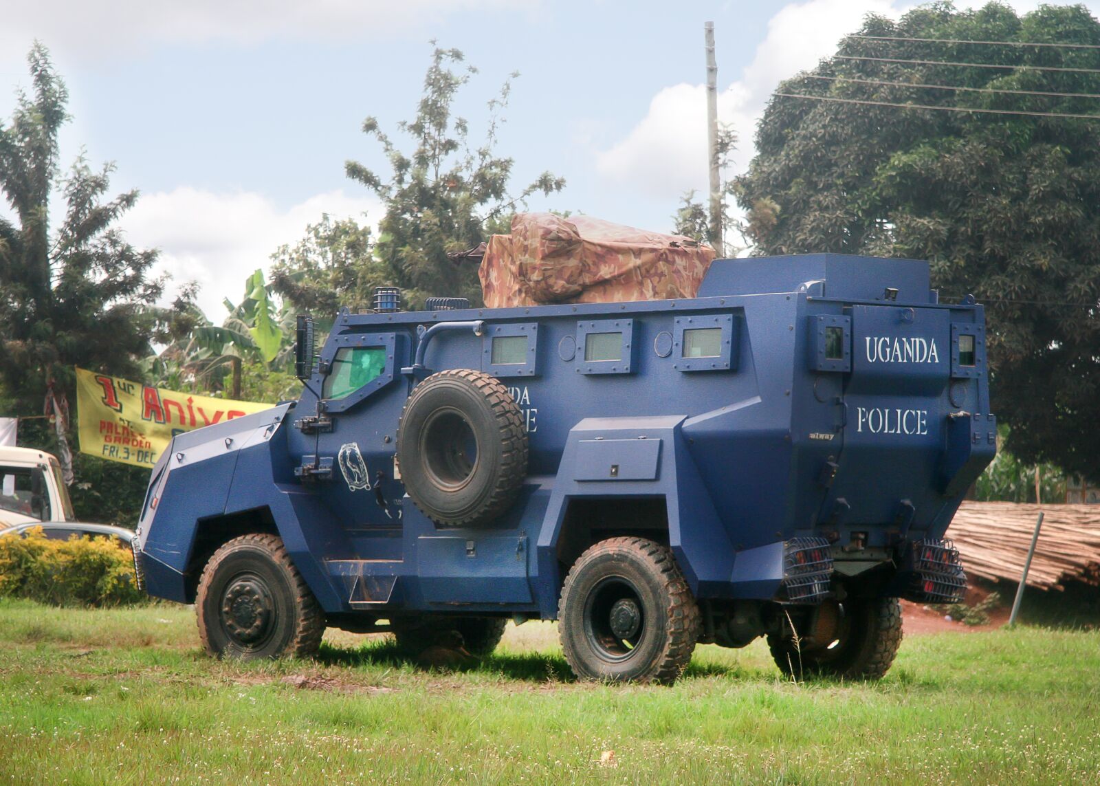 Canon EOS 400D (EOS Digital Rebel XTi / EOS Kiss Digital X) sample photo. Uganda, kampala, police photography