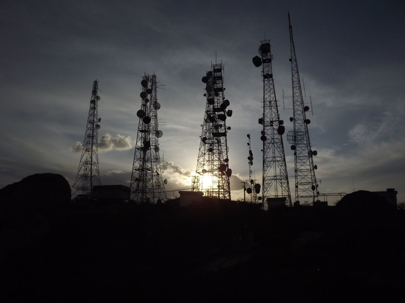Fujifilm FinePix S3300 sample photo. Antennas, sunset, nature photography