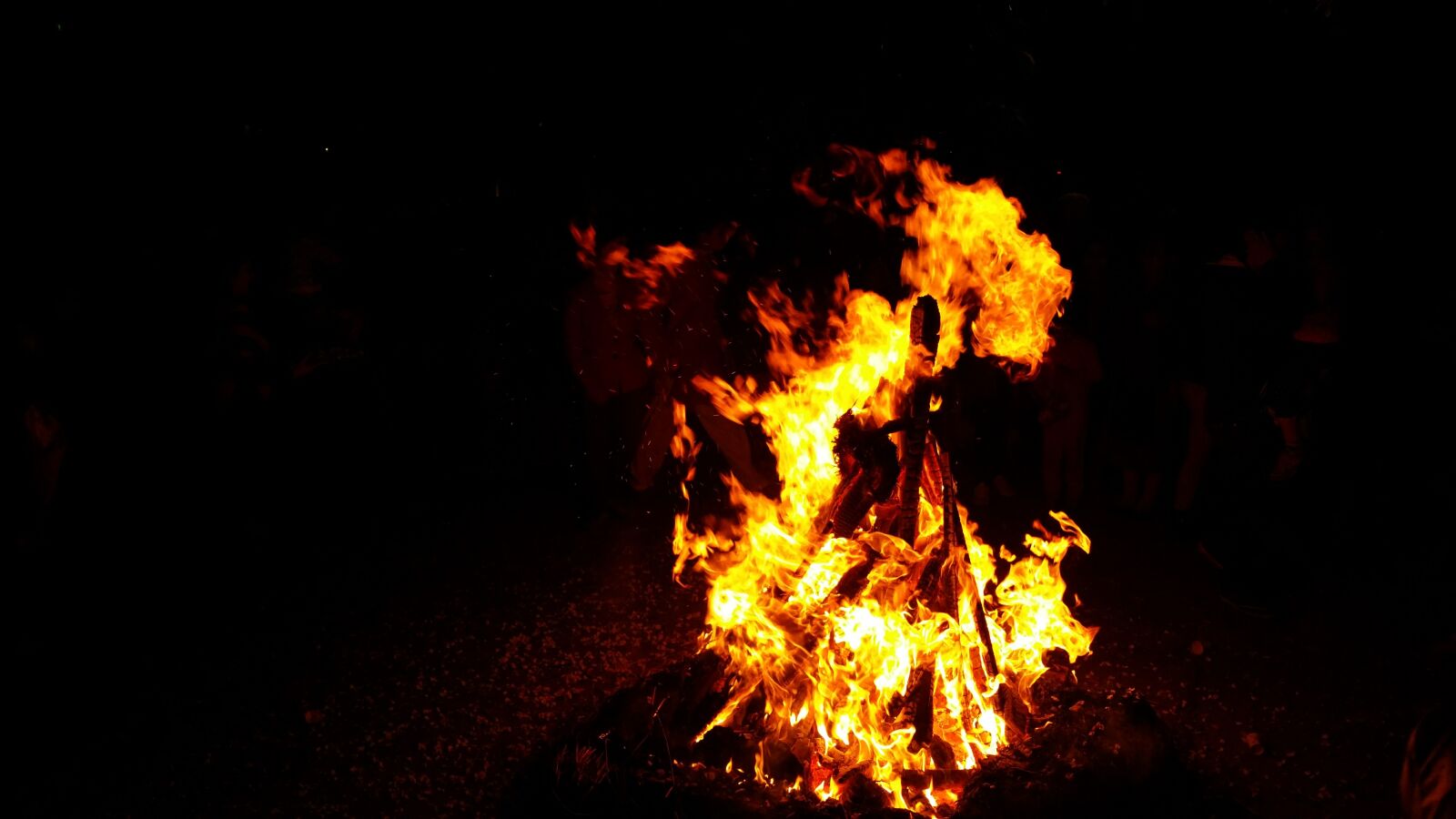 Samsung Galaxy Note4 sample photo. Bonfire, burn, dark, fire photography