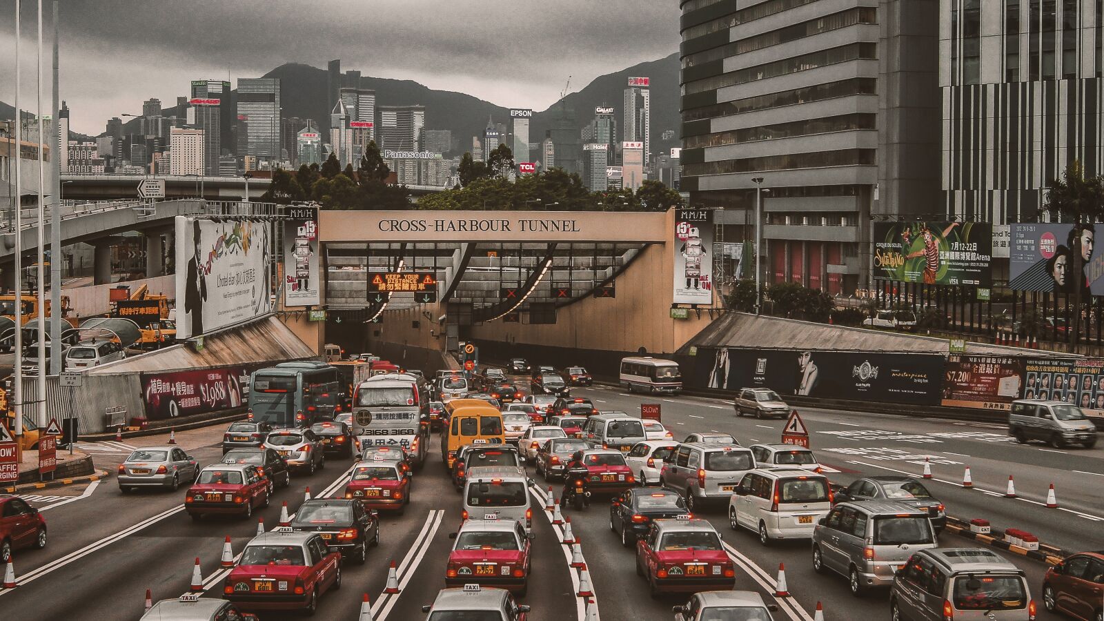 Sony Alpha DSLR-A560 sample photo. Hongkong, streets, city photography