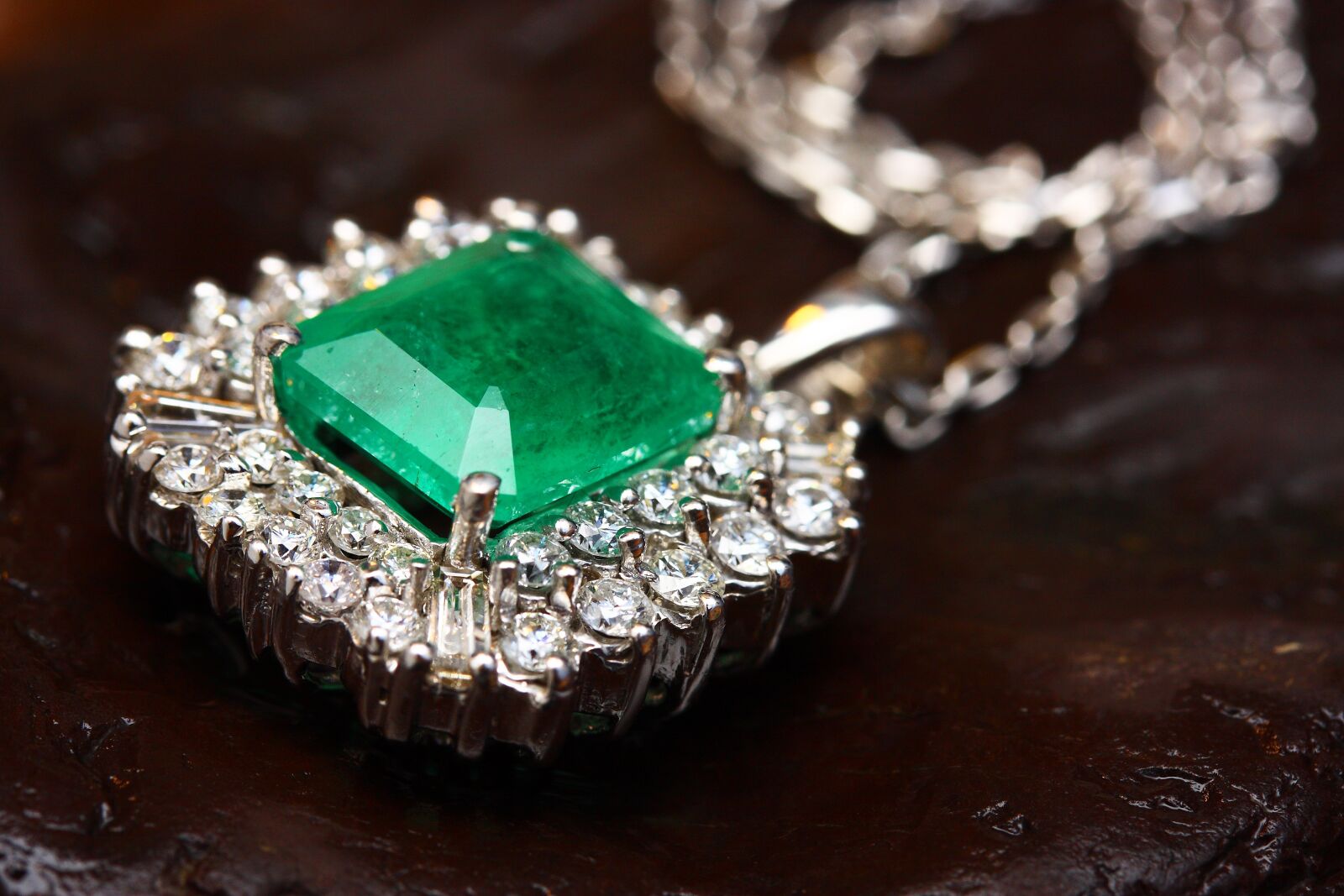 Canon EOS 40D sample photo. Necklace, jewelry, luxury photography