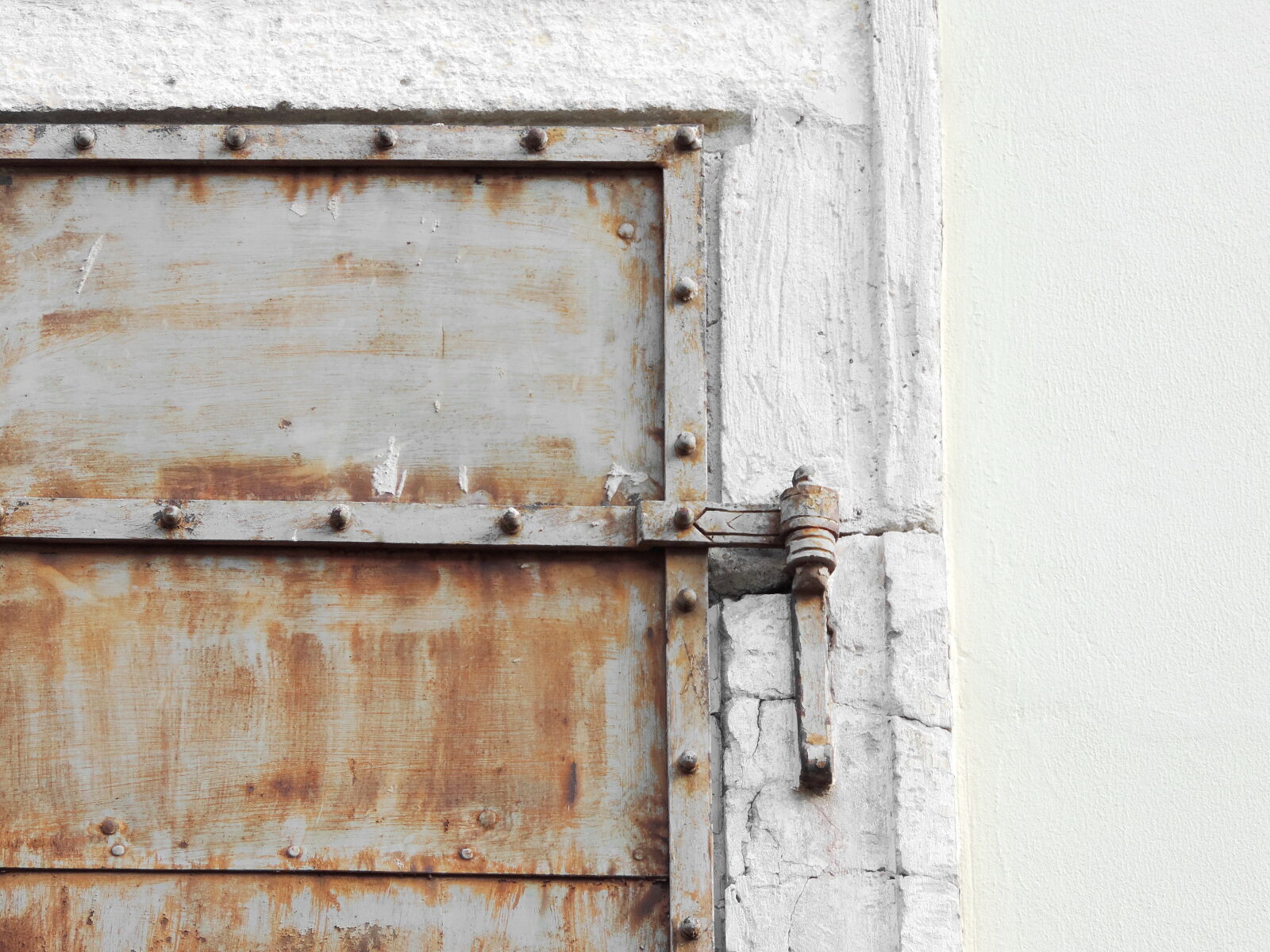 Nikon Coolpix P520 sample photo. Door, latch, wall, catch photography