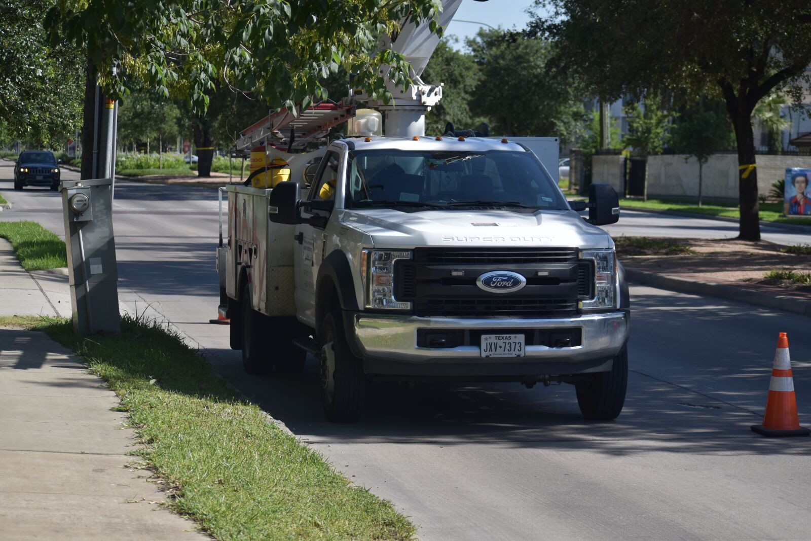 Nikon D3500 sample photo. Cable tv, repair truck photography