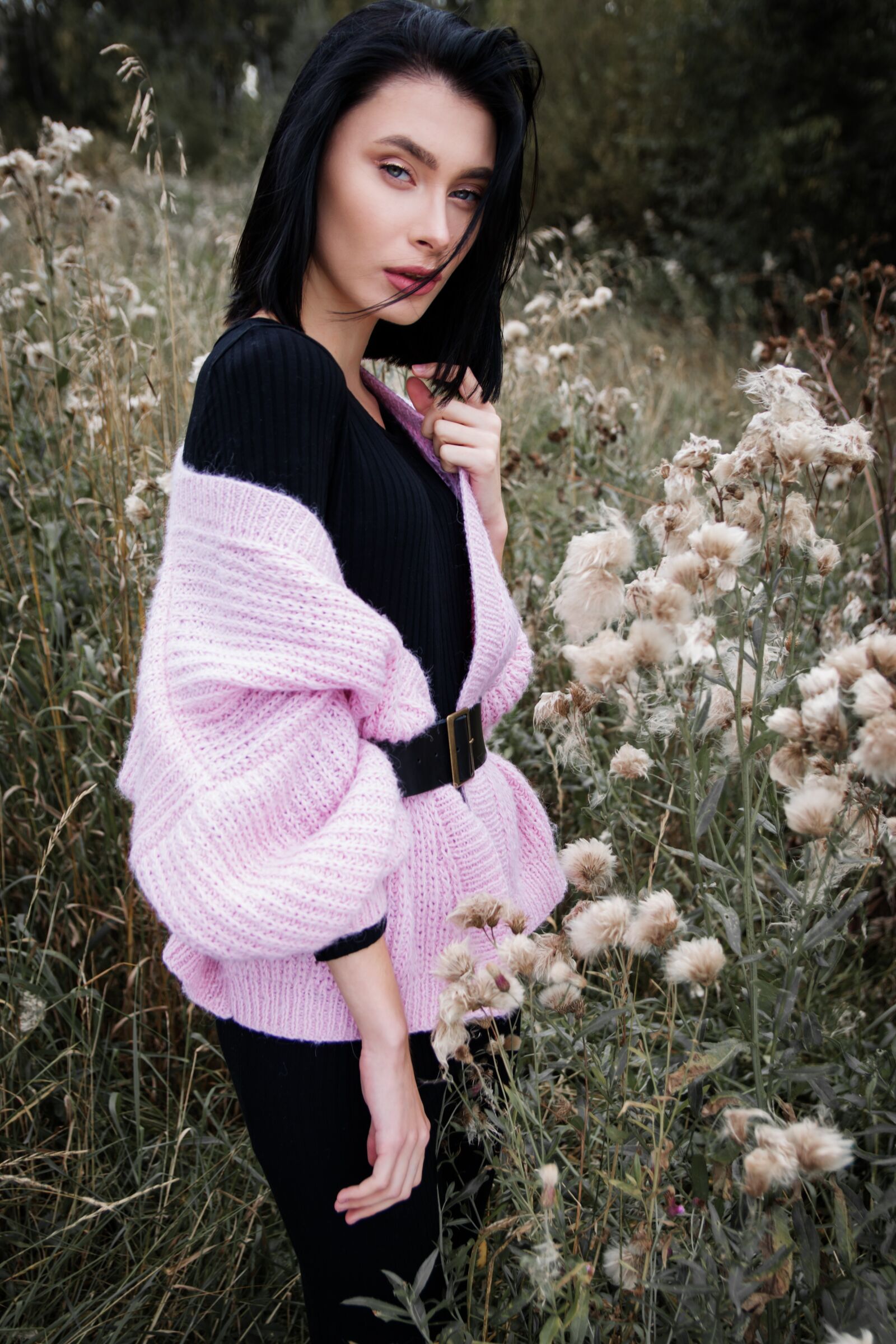 Canon EOS 70D sample photo. Girl, brunette, sweater photography