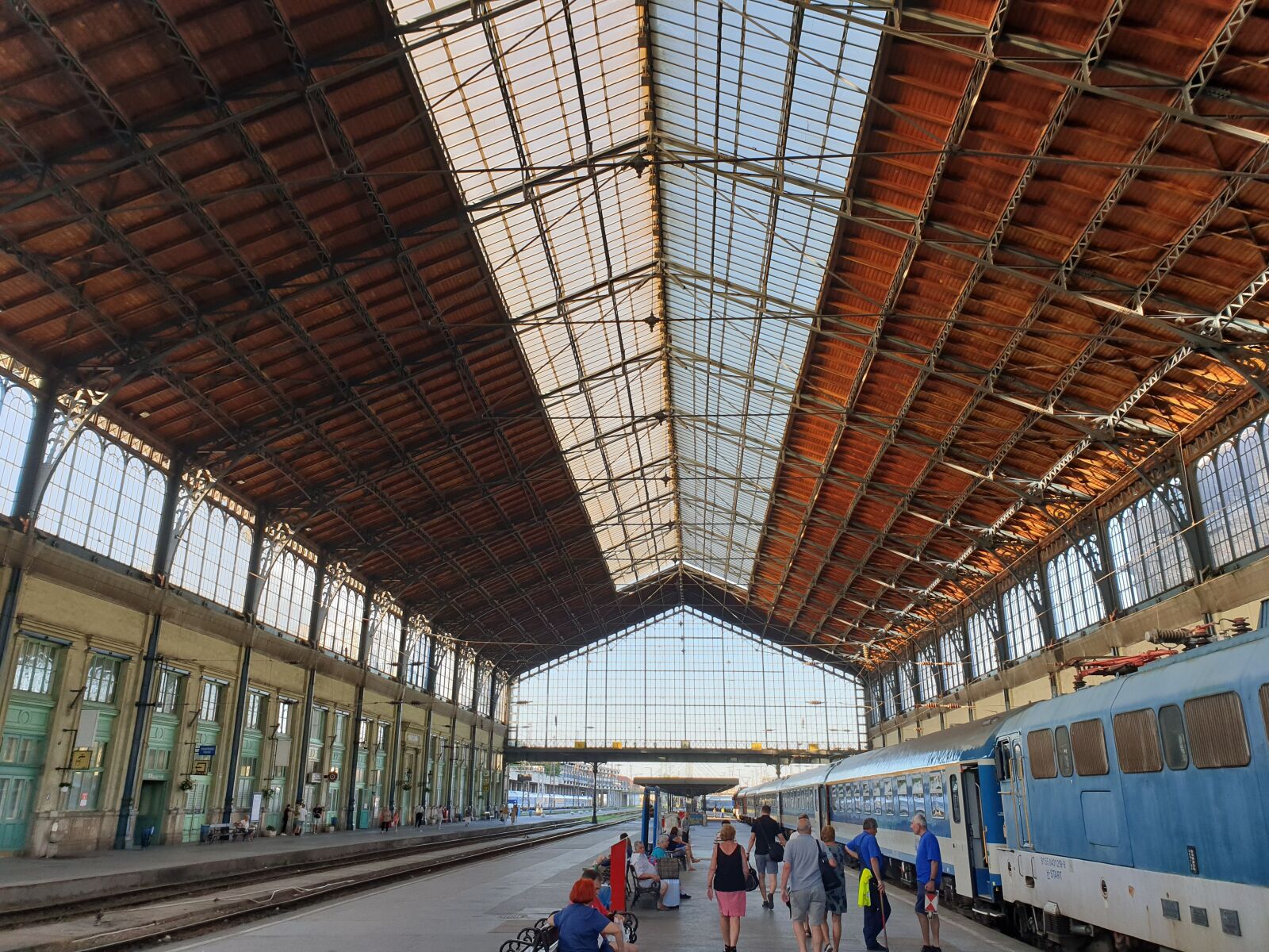 Samsung SM-G965F sample photo. Railway station, budapest, roof photography